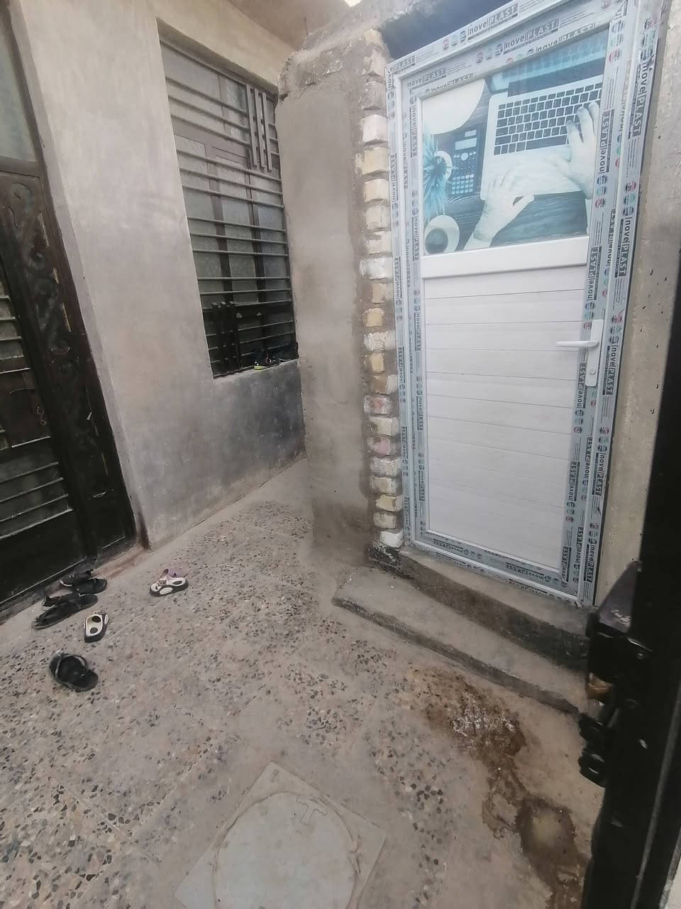 سلام عليكم بيت 100 متر طابقين استقبال غرفه عدد2 صاله مطبخ منور2    طابق ثاني سكف سندويش  بناء جديد حي لمهندسين زراعي 25 تحول بسمك عله شارع عرض 12متر مي كهرباء ابابك قريب عله انشايئت ابوعلي سعر 53 بي قليل *********** واتساب
