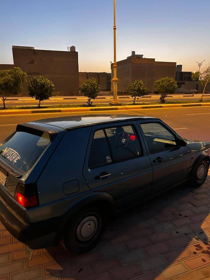 سلام عليكم
كولف عضم 1990 للبيع 
مكينه 1800 كير عادي بشرط
سستم صوت شاشه 
سياره كزوز نصبه تخبل 
40 بيه مجال 
***********
