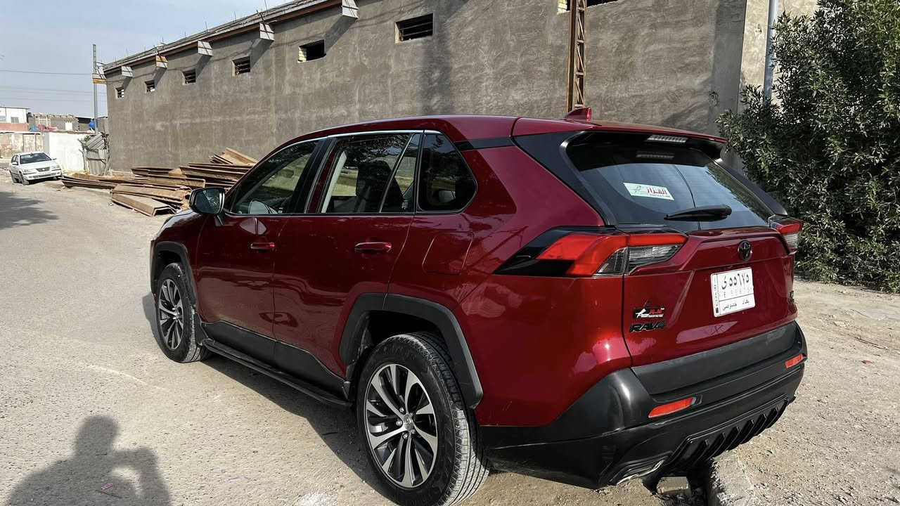 السلام عليكم للبيع راف فور موديل 2022 بانزين فقط بيهه فقط بارد بلجاملغ الخلفي وبلباب الخلفي فقط كما موضح في السونار السياره جديده بمعنى الكلمه وبدون اي نواقص مكان السياره بغداد البلديات السعر 200$ وبيهه مجال للطيبين اي استفسار اتصل على الرقم الآتي ***********
