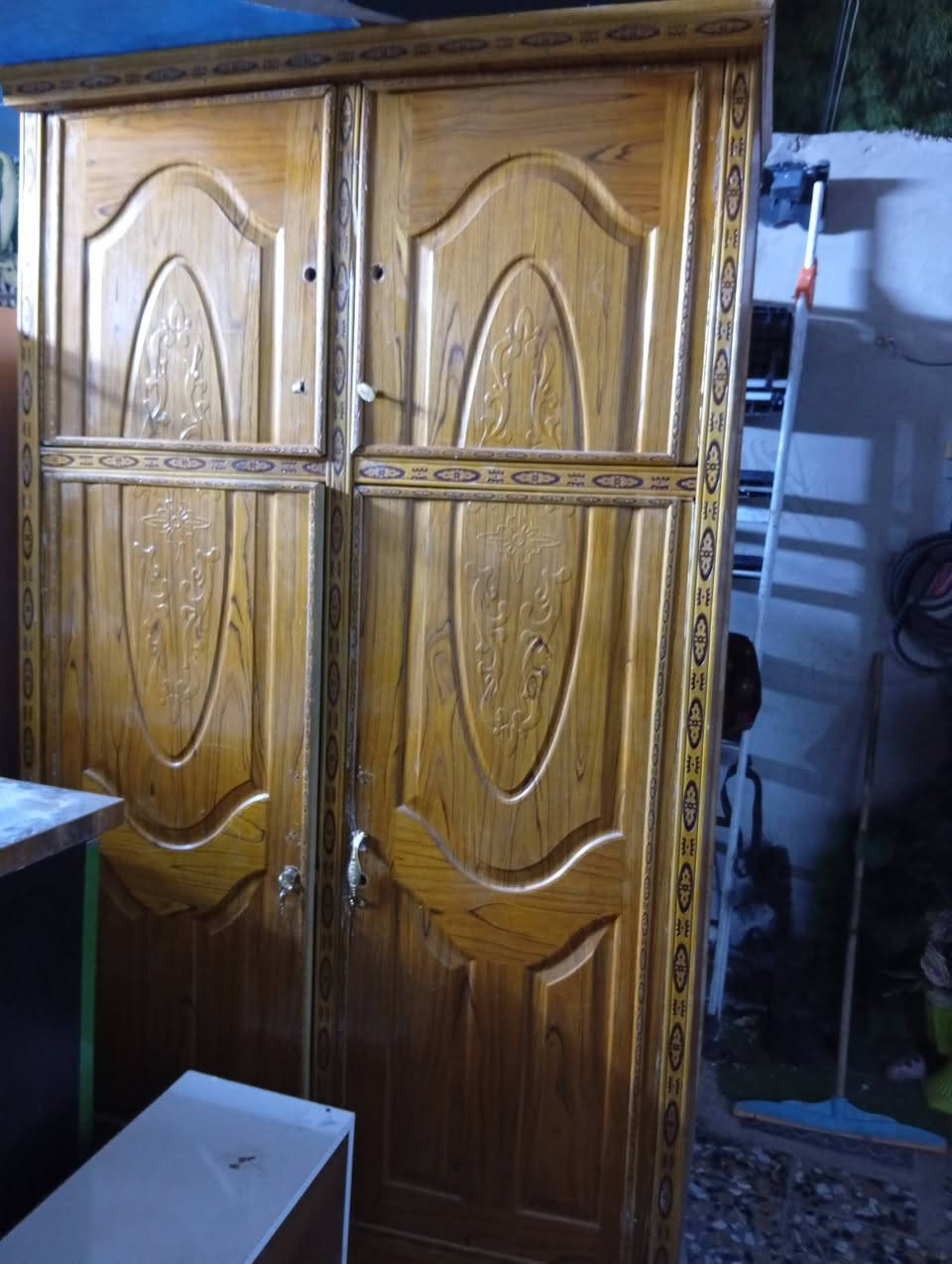 السلام عليكم غراض للبيع مستعجله ع بيعتها لغرض الشيله كلش مستعجلين المكان بلديات قرب افران عسل ***********
