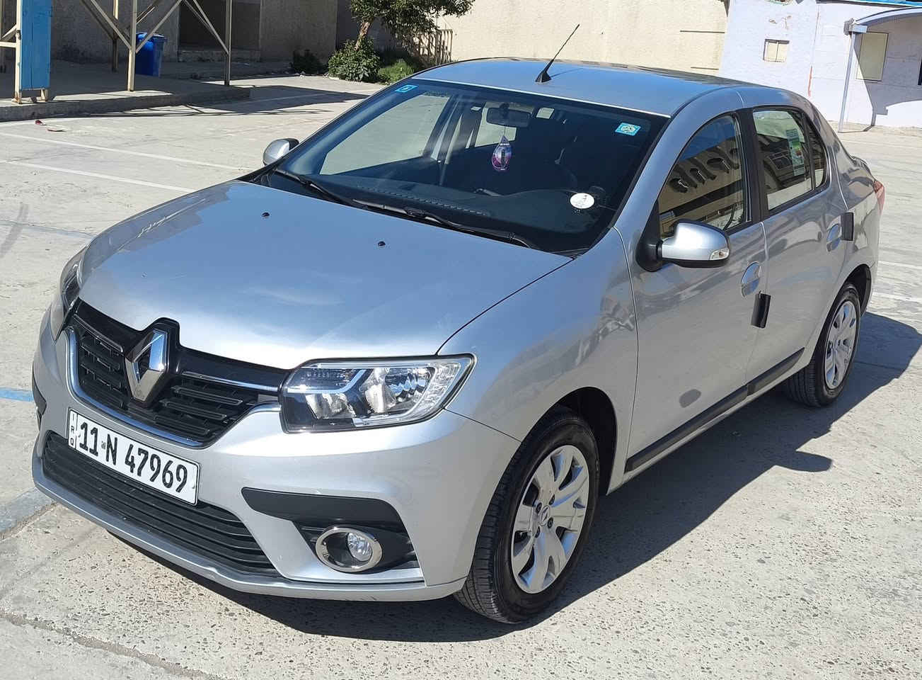 رينو سنبل 2023 حره باسمي هزه جديده ماشيه 40 سعره 103 مكفوله من الصبغ جديده جدا فولل  اربع جام كهرباء مري كهرباء مثبت وكروس سرعه شاشه وكامره وحساس اصلي محرك 1600 كير اوتوماتيك هاتف *********** مكانه الأعظمية
