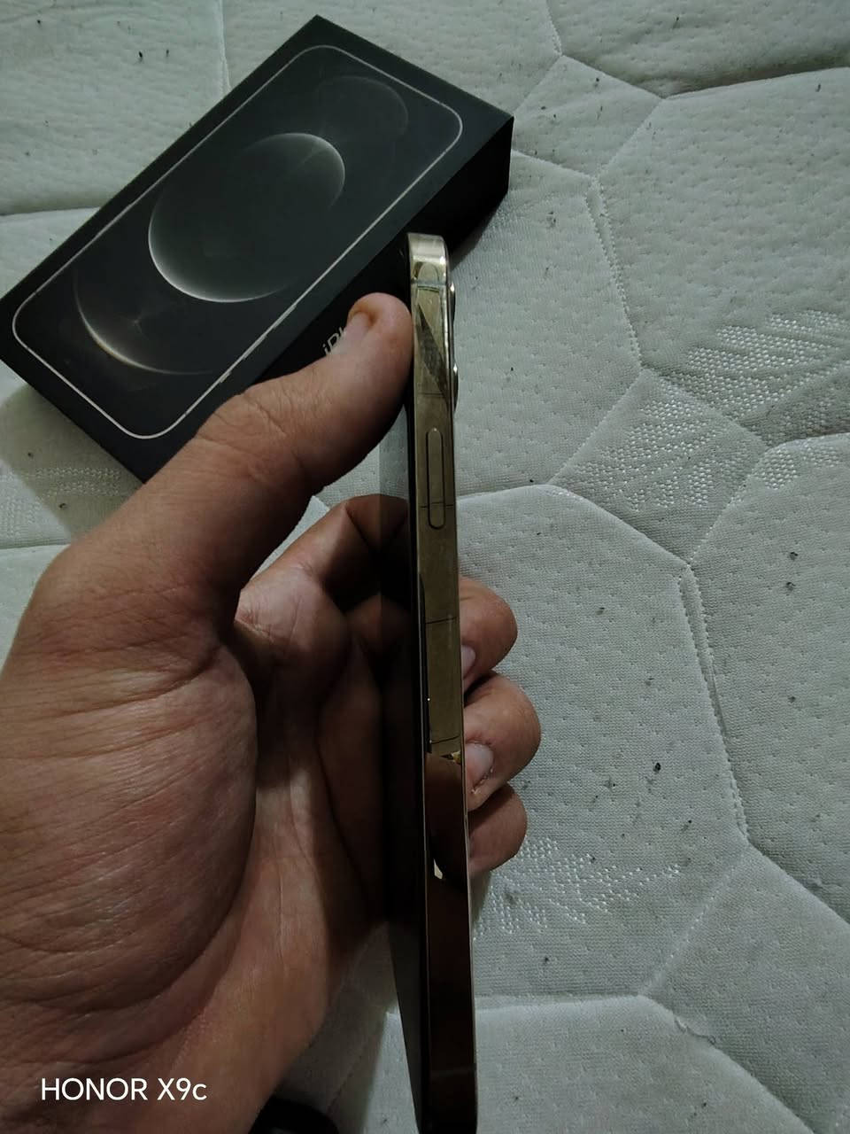 السلام عليكم ايفون 12برو ماكس ذاكره 512 بطارية 70 مبدل فقط شاشه اصليه وكاله والضهر مكسور فقط لا غير السعر 275 وبي مجال بسيط مكاني البصره حي المهندسين ***********
