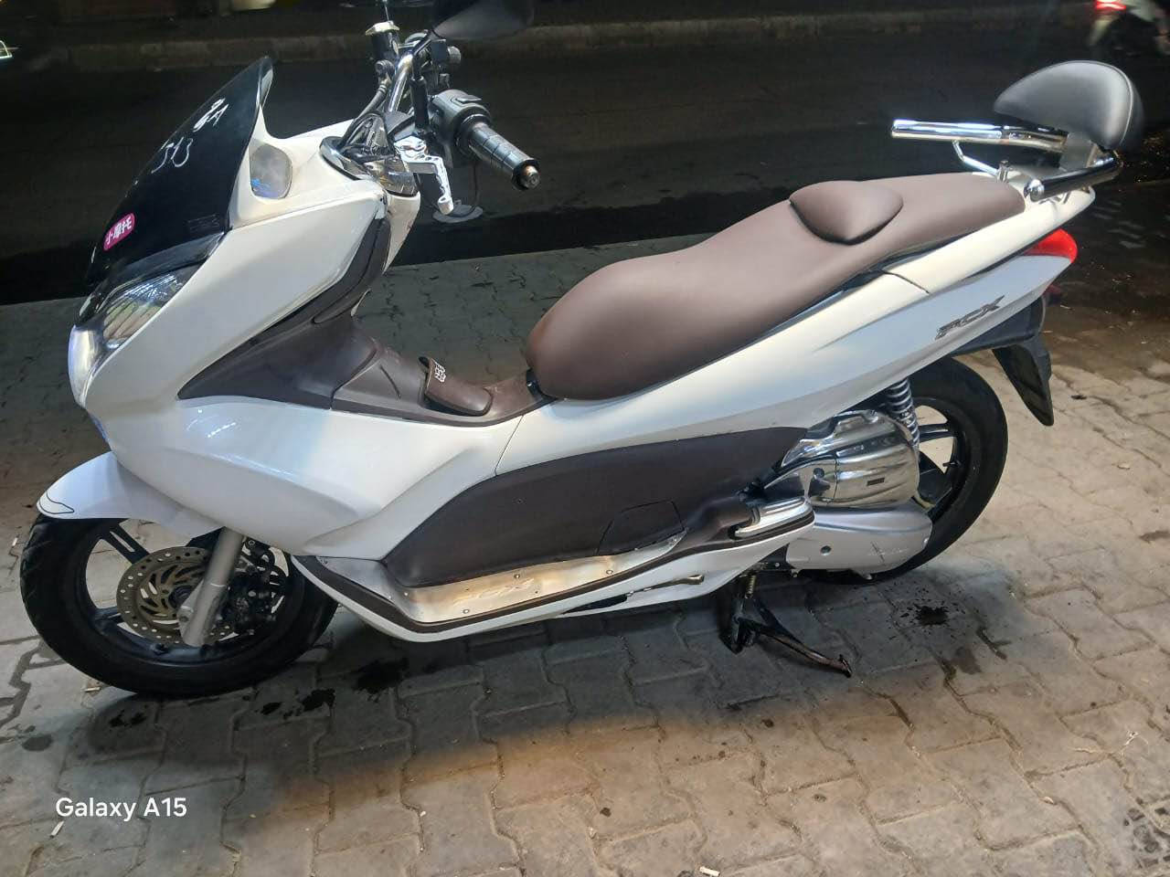 دراجه pcx جيل الول جديده مال رمبه مكينه ناعمه شلعه معدل ربع نكره كفرات اصليه كهربائياتها كلها شغاله دراجه جديده اي نقص مابيها مكفوله السعر مليون 300 بيع مستعجل العنوان بغداد الكرخ رقم *********** بغداد, العراق
