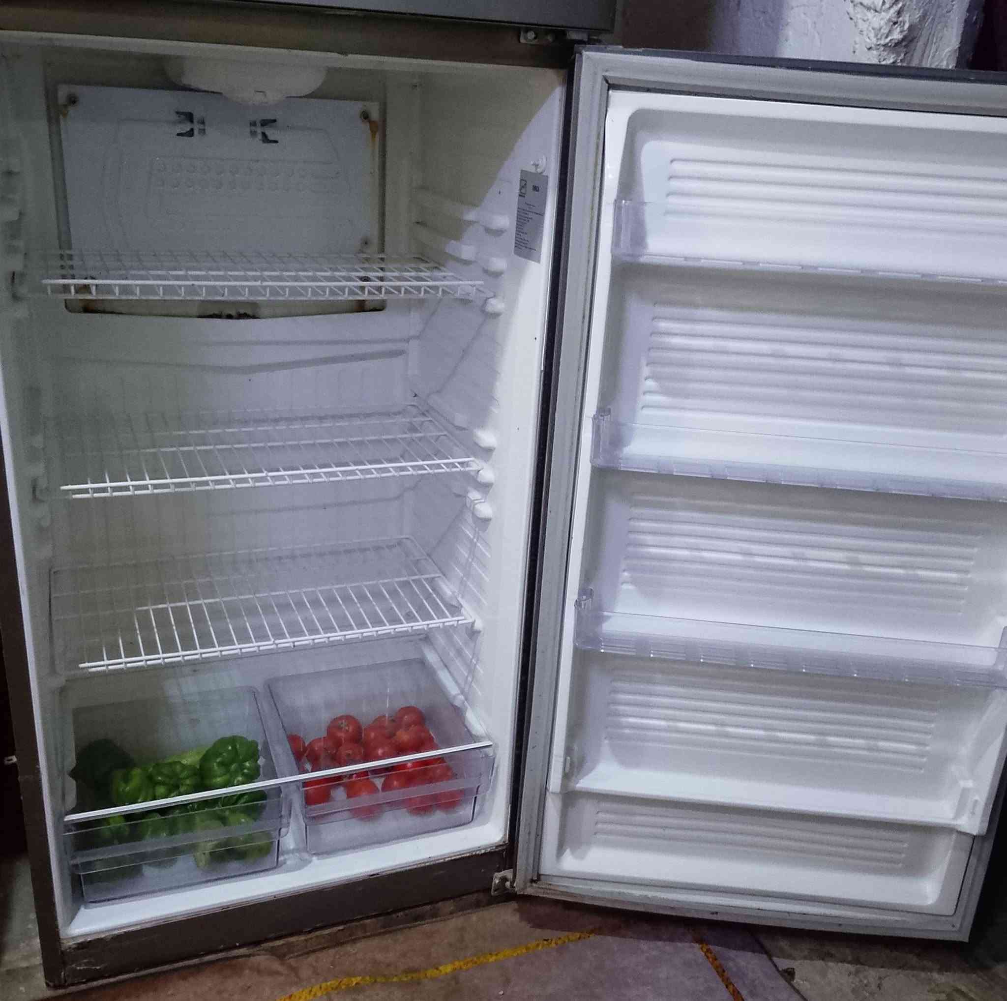 ثلاجه حجم كبير للبيع استعمال سنه نضيفه سعر 200 قفل


**إذا كنت صاحب هذا الإعلان وتريد حذفه لأي سبب، رجاءا أرسل رسالة إلى الدعم الفني**