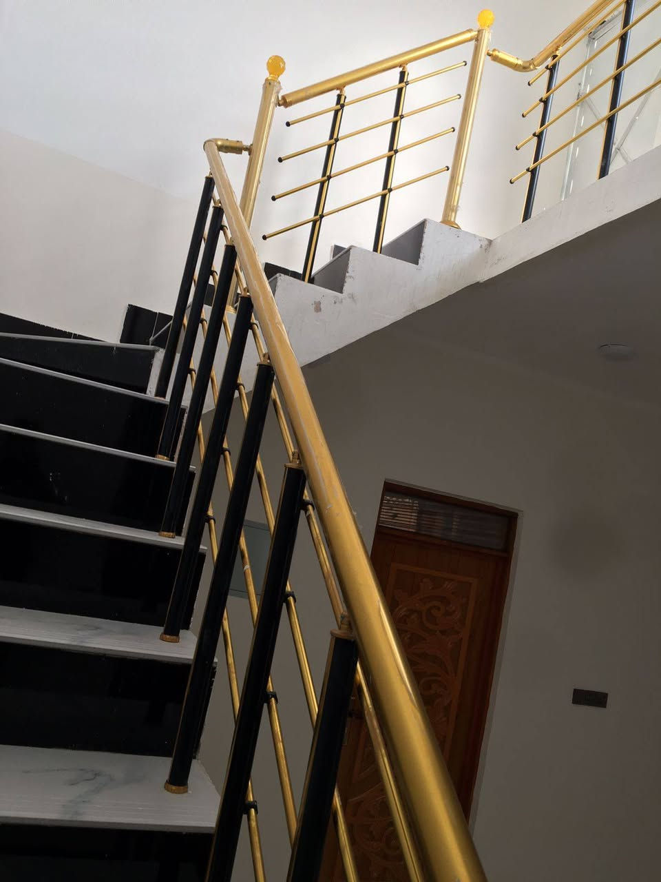 السلام عليكم منازل عدد 2 مساحه كل واحد 200
زراعي وصل طابو مكانهن ناصريه منطقه سبل ثانيه 
كل منزل يحتوي على 

غرفتين /صاله/ مطبخ حار وبارد/ صحيات داخليه وخارجيه / واستقبال / كراج سياره 

رباط كونكريت وبناء بلوك وسقف صب كونكريت 
وسطح اشتايكر

ملحقات /تانكي ماي 1000 لتر/ ماطور جحم وسط وكيزر وخلاطات ومغسله جاهز ع اخر حبايه تسكن كبل 
يوجد ماي / كهرباء / امبير /مدرسه / جيران منطقه متكامله 
***********
