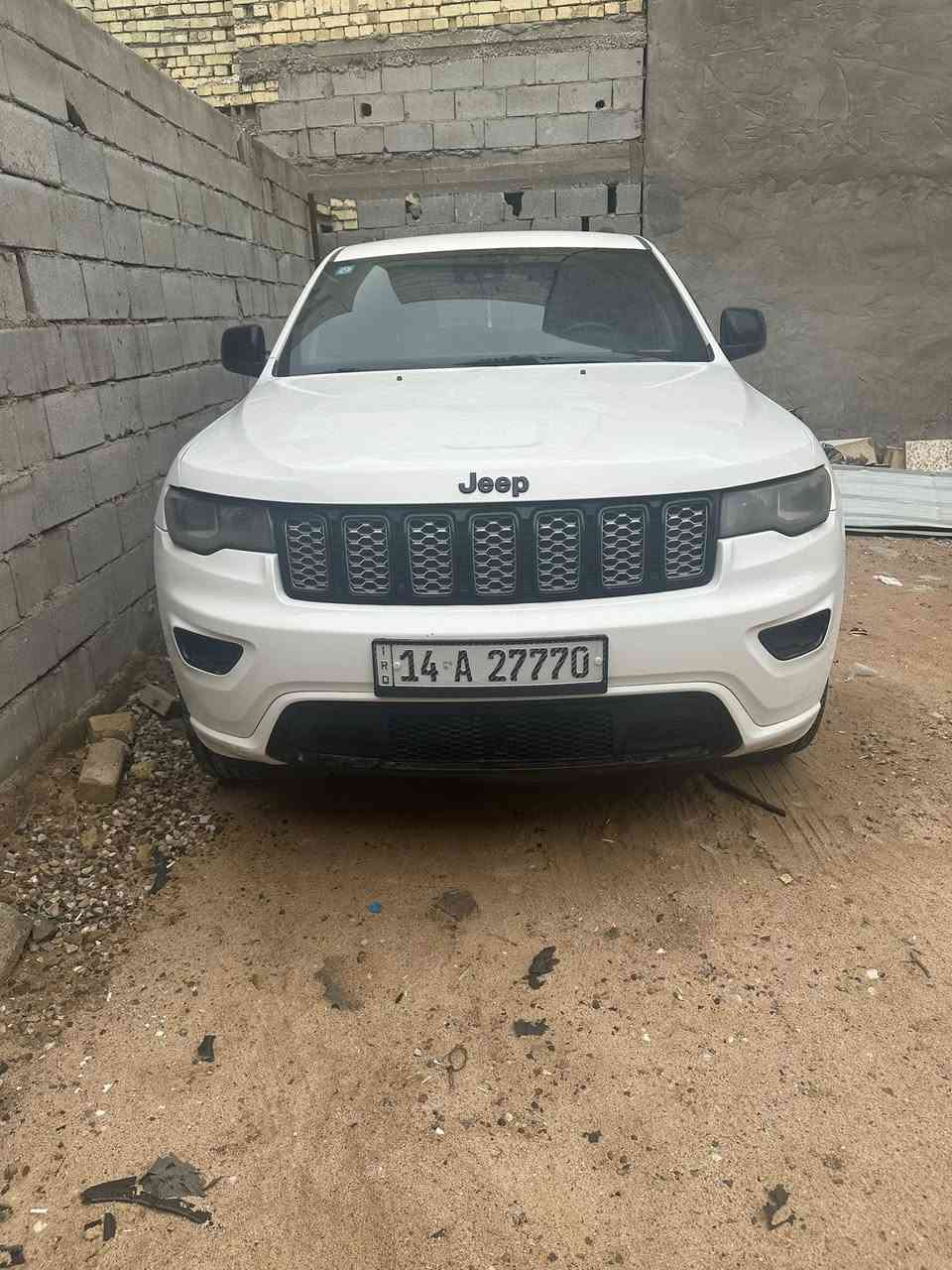 جيب كراند شيروكي مديل 2018 وارد امريكي كفاله كير محرك حداده اماميه وخلفيه جنطه كهرباء تشغيل عن بعد توقف ذاتي بريك طوارئ حساسات خلفيه ومبدل بساتم 2014 يعني انسى لدوانز الضرر جاملق الخلفي مصبوغ رقم بصره مميز  السعر 225 وبيها مجال قليل***********
