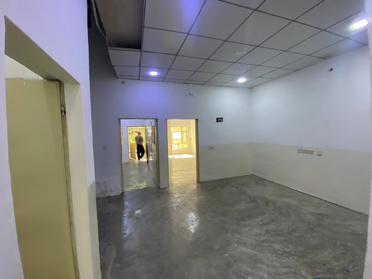 كرێ كرێ كرێ

نزیك  پلاندانان و ئەوقاف

قاتی خوار سەرەوەی ماڵی تیاییە

***********
***********
