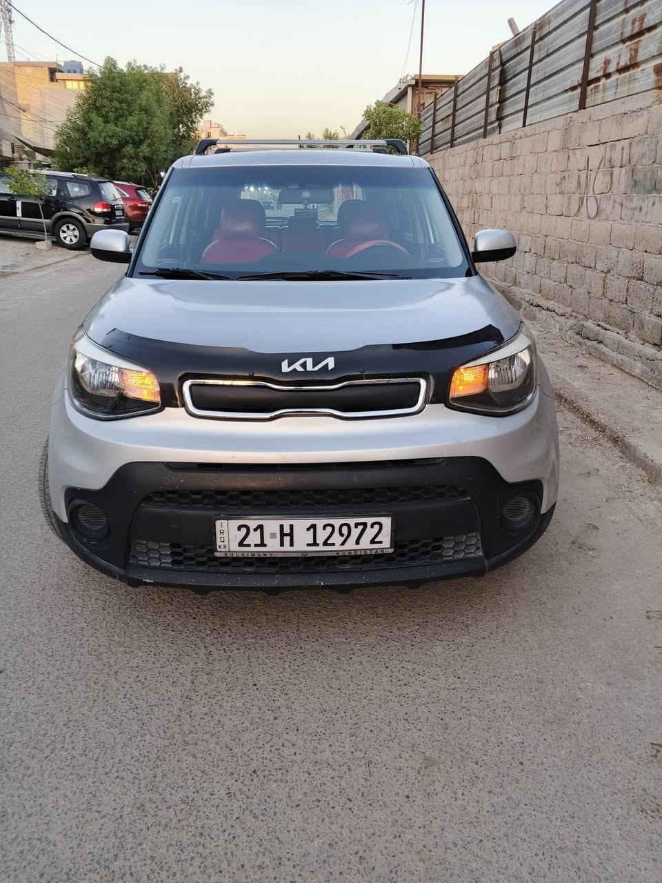 سلام عليكم 
كيا سول موديل 2018 محرك 1600 ماشيه 58 حادثها دعجه بلبونيد فقط البنيد مصبوغ امكانه مافتوح برغي  بلسياره ليبل واحد ما مبدل بيها اي قطعه السياره جديده على وضع الشركه  وما بيها نقص برغي مدوشم ارضيه وكشنات 3 وضعيات قياده + شاشه وكامره بلاد +ابل كار بلي (ملاحضه البنيد شويه جارد مغلفه فابلون ابلون السياره ) رقم السياره سليمانيه الجديد بسمي شرط التحويل السنويه تنتهي 2029 السعر 115 وبي مجال مكان السياره بغداد المشتل ***********
