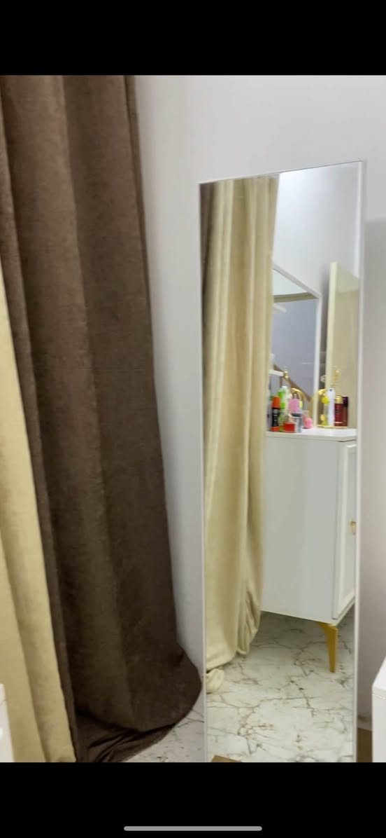 السلام عليكم عيوني غرفه استخدام قليل 8 قطع سعرها 800 وبيها مجال
***********
