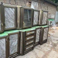 كاونتر المنيوم  قياس مترين ونص مستعمل كلش نضيف قطعتين بس مكان السيدية ...