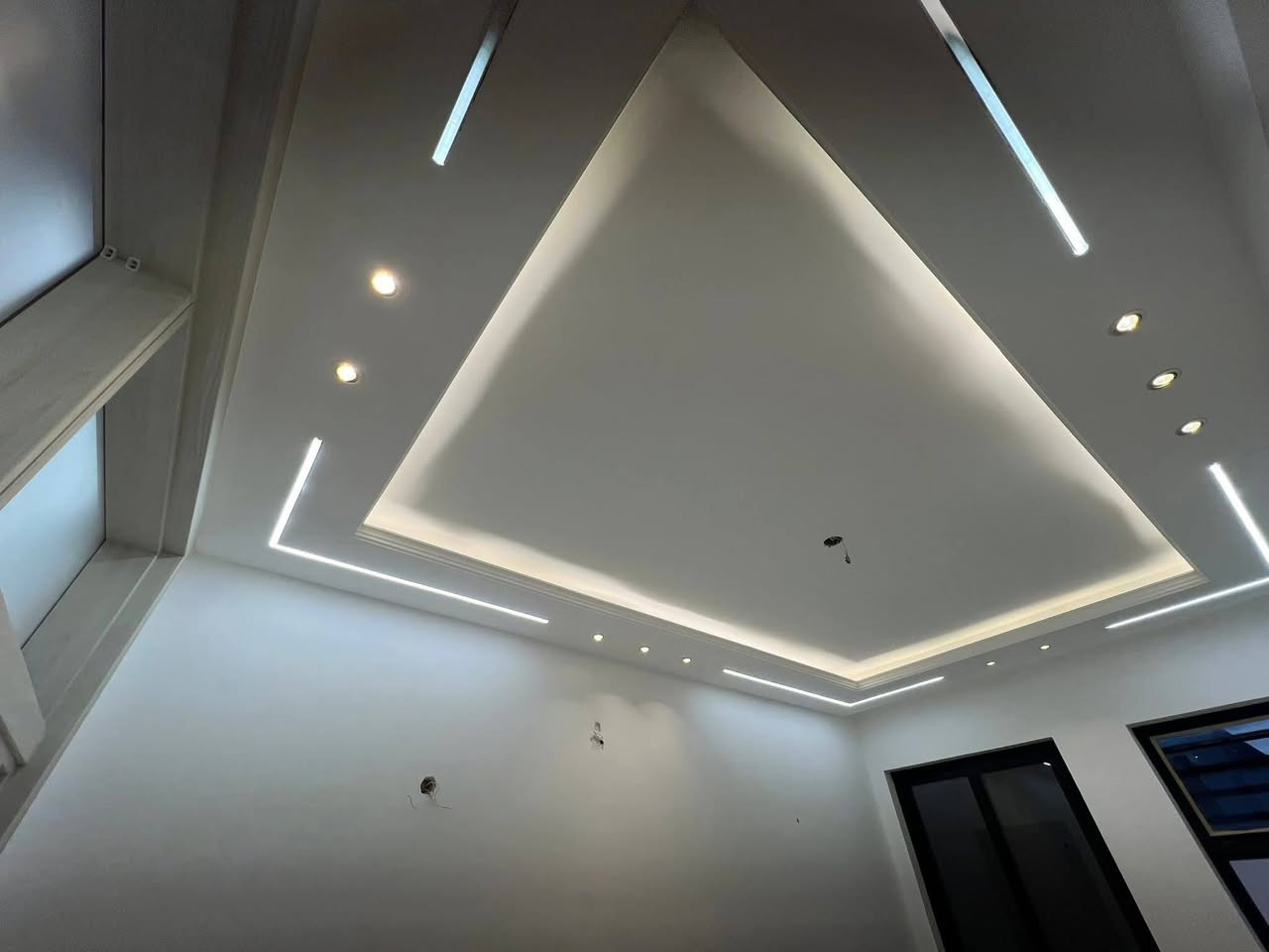 سلام عليكم متابعينا الكرام تحيه الى حضرة الادمن المحترم جانب من اعمالنه عمل جبس بورد سعر المتر بس عمل 10 كرزته وعمل لحد الصبغ 20  صبغ الداخل المتر 3000 بالاضافه الى صبغ الواجهيات ولحديد بأسعار مناسبه بابل لتواصل وات ساب  ***********واتساب ***********
