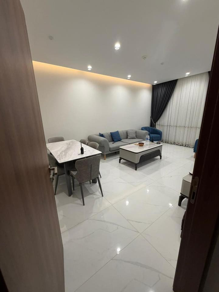 شقة  مؤثثة للايجار 
مجمع بروج السكني 
شارع مطار بغداد الدولي
 مساحة الشقة ١٦١ متر
تحتوي على غرفتين نوم 
للتواصل على الرقم ***********
