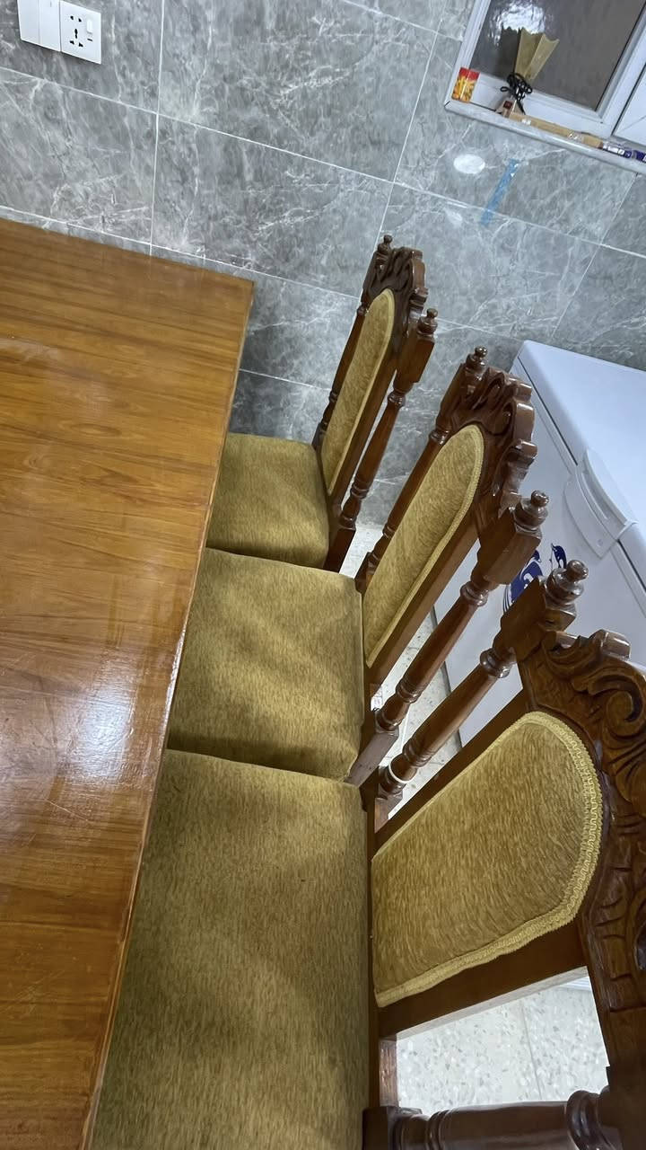 ميز طعام صاج للبيع مستعمل نضافه ٩٠./.  سعر ٢٥٠ الف وبي مجال مكان بغداد شماعيه رقم تلفون ***********
