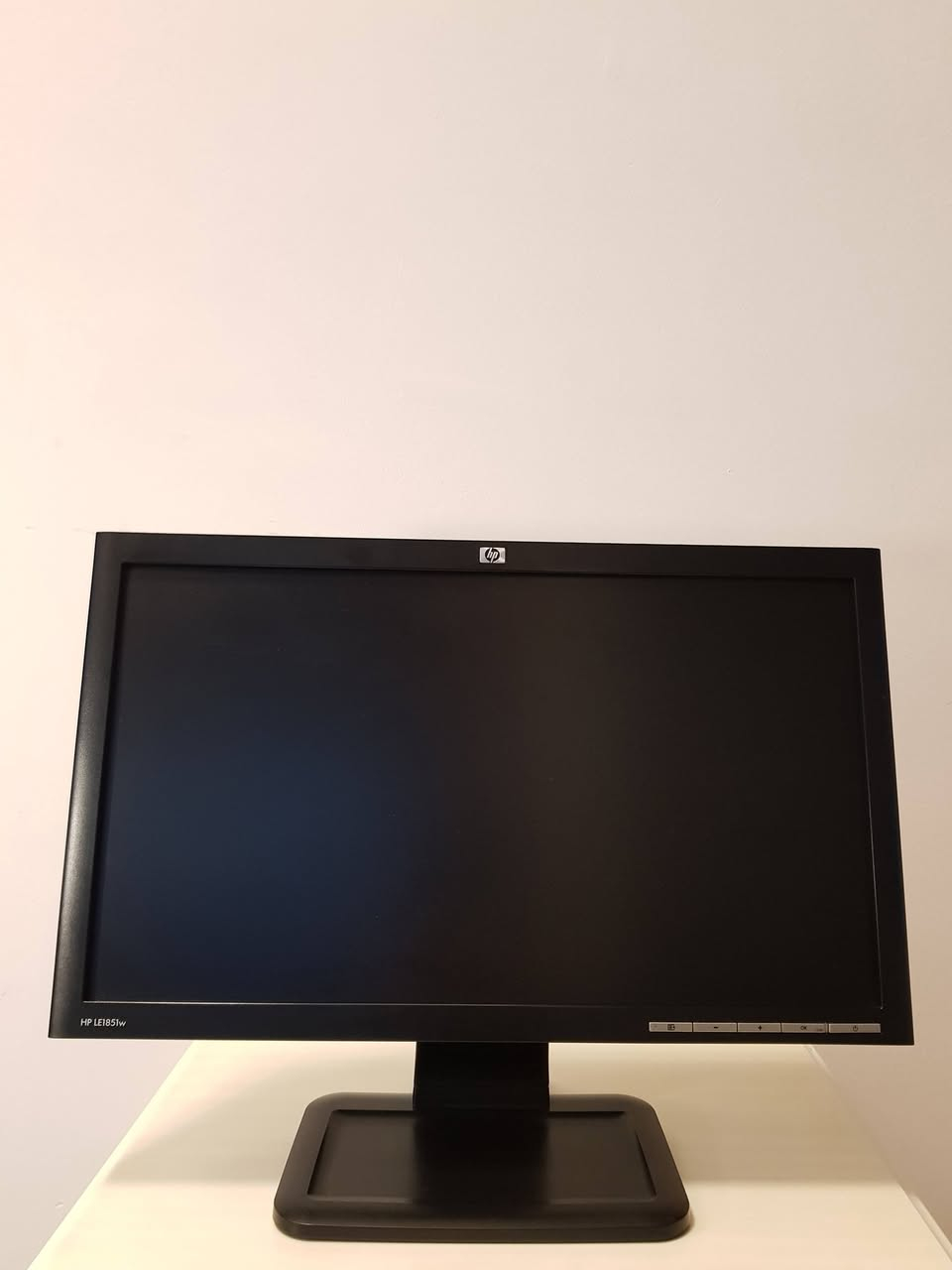 السلام عليكم 
متوفر دسكتوب Hp Pro 3500 Series 
المواصفات 👇
Cpu: Intel Core i7-3770 
Ram: 8GB DDR3 
Hard: HDD 500GB 
Windows 10 
يجي وياه 👇
شاشة + يو بي اس + كيبورد و ماوس جديد 
مع كل الوايرات 
النظافة %90
السعر 225 الف 
متوفر خدمة التوصيل الي جميع المحافظات
***********
***********
