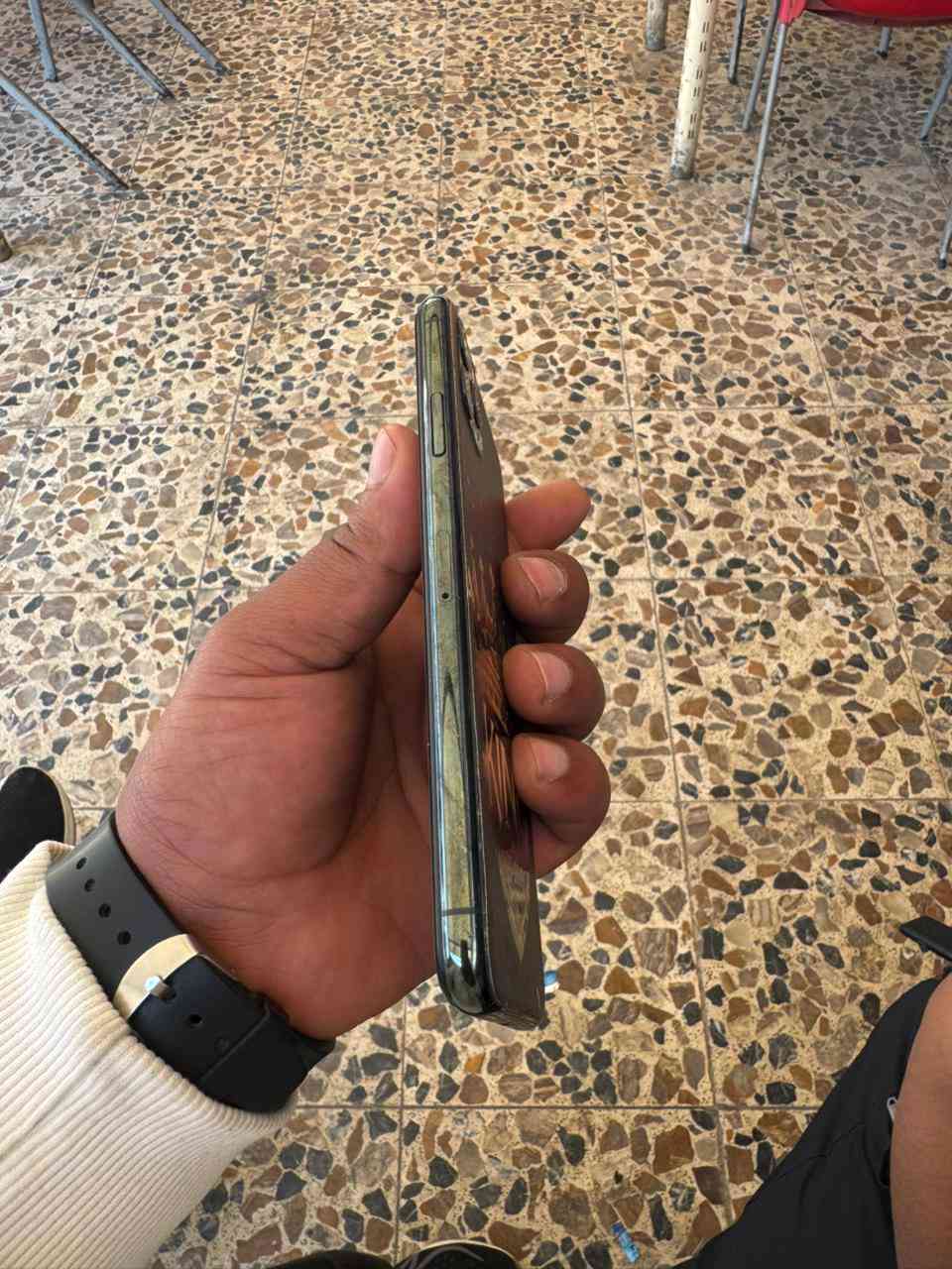 السلام عليكم ايفون 11برو ماكس/ذاكرة 256بطارية85مبدل شاشة جهاز نضيف سعر خاص أو الاتصال عل الرقم ***********
