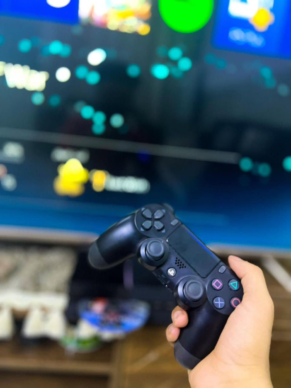 ⸻
🎮 للبيع – بلايستيشن 4 (PS4 FAT) 🎮

* نوع الجهاز: PS4 FAT
* الذاكرة: 500GB
* الحالة: نظيف ويشتغل بدون مشاكل
* مفتوح سابقاً للتنضيف فقط

🎮 الملحقات:

* جميع الملحقات موجودة
* بدون كارتون
* وياه لعبة GTA V 🔥

📍 الجهاز جاهز للفحص والتجربة

💰 السعر: (185 ) وبيه مجال بسيط

📞: (***********) واتساب فقط
