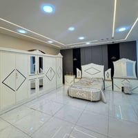 غرفة نوم • غرفة نوم مرمري • سرير مزدوج • كنتور ٦ باب • ميز تواليت • طا...