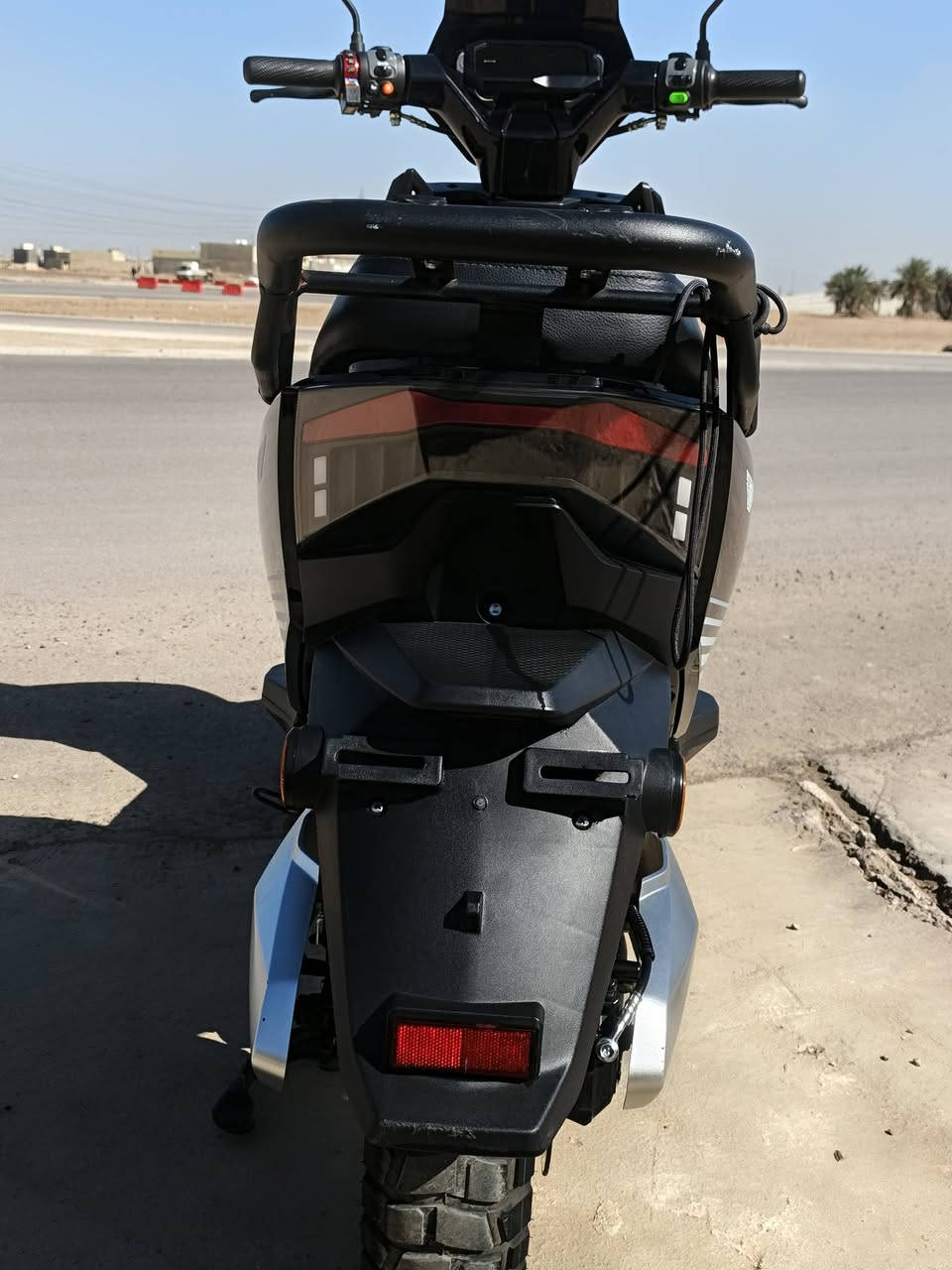 السلام عليكم  
دراجة شحن نوع mtr دبابة ، من مؤيد طيارة 
- بطارية ليثيوم فوسفات الحديد ( LifePO4 ) 30 امبير 
- ملف ٢٠٠٠ واط حقيقي
- سرعة حقيقي ٨٠ km في الساعة 
- تقطع مسافة ٧٠ km بالشحنه 
- نظام ثلاث سرعات
- مثبت سرعة (كروز سرعه)
- نظام بارك p 
- نظام بك R رجوع للخلف
- بريكات امامي خلفي دسك هايدروليك 
-  mp3 بلوتوث +رام+ فلاش + منفذ شحن USP 
- لايت عالي ناصي
- اطارات جبلي جيلاتيني بعدهن جدد  
- شاحنتها الاصلية ٥ امبير 

اخذتها زيرو بمليون و نص 
للأستفسار عن السعر و الدراجة تفضلوا خاص


**إذا كنت صاحب هذا الإعلان وتريد حذفه لأي سبب، رجاءا أرسل رسالة إلى الدعم الفني**