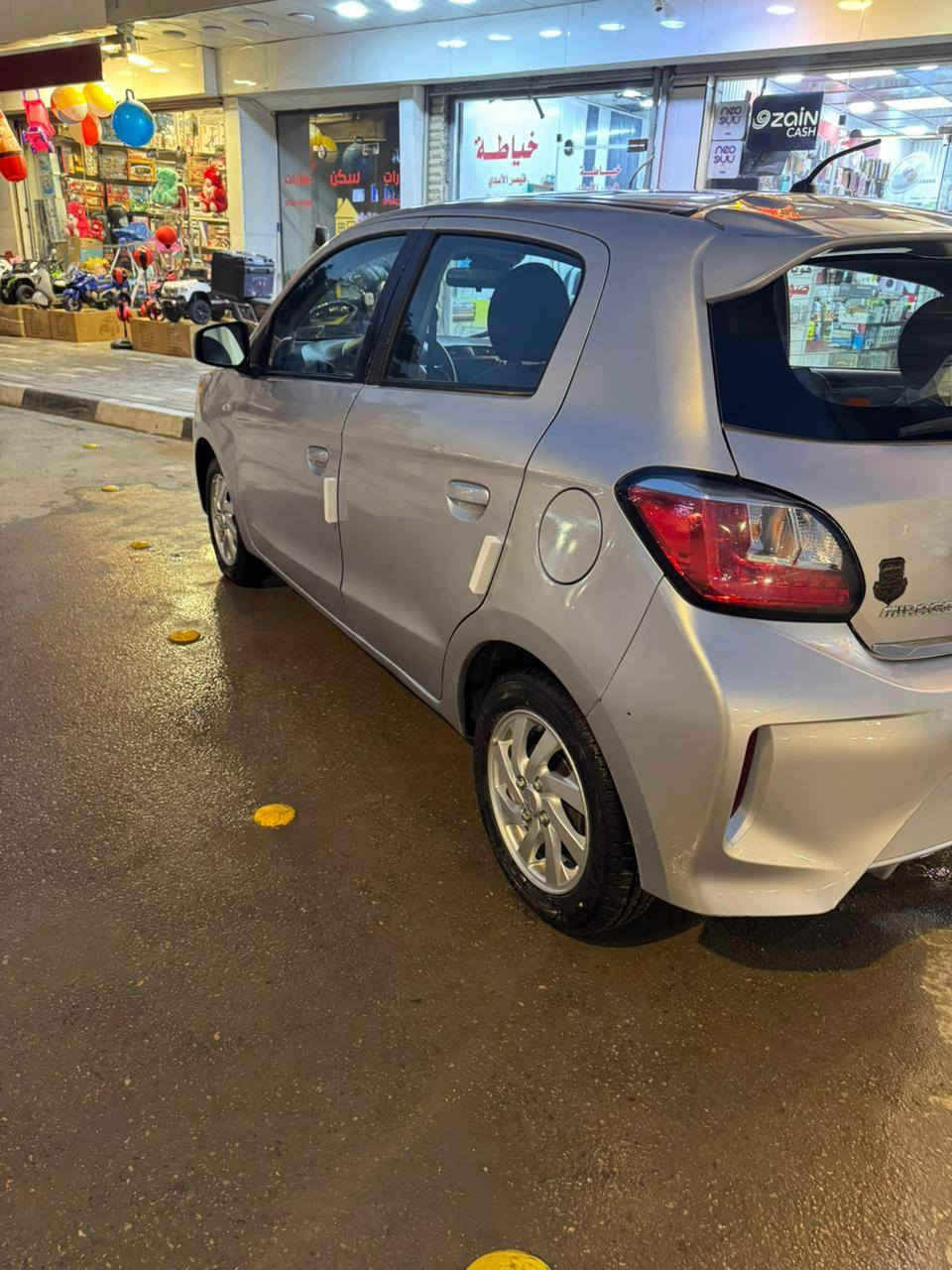 السلام عليكم للبيع او مراوس حسب القناعة mitsubishi ميراج موديل 2024 رقم بغداد انكليزي ماشية 8 الف فقط السيارة جديدة بوضع الشركة فئة ال limited edition رادار امامي وخلفي توقف ذاتي مانع انزلاق حساس ضغط الإطارات  شاشة ابل كار بلي ارضيات الشركة سبير وعدة مامستخدمات فول سستم ايرباك ولا كلوب مشتغل  كاميرا حادث جانبي فقط باب مثل ماموضح بالصور والجاملغ الخلفي كلير لغرض توحيد اللون متواجدة في بابل حي الصحة للاستفسار *********** ابو عباس
