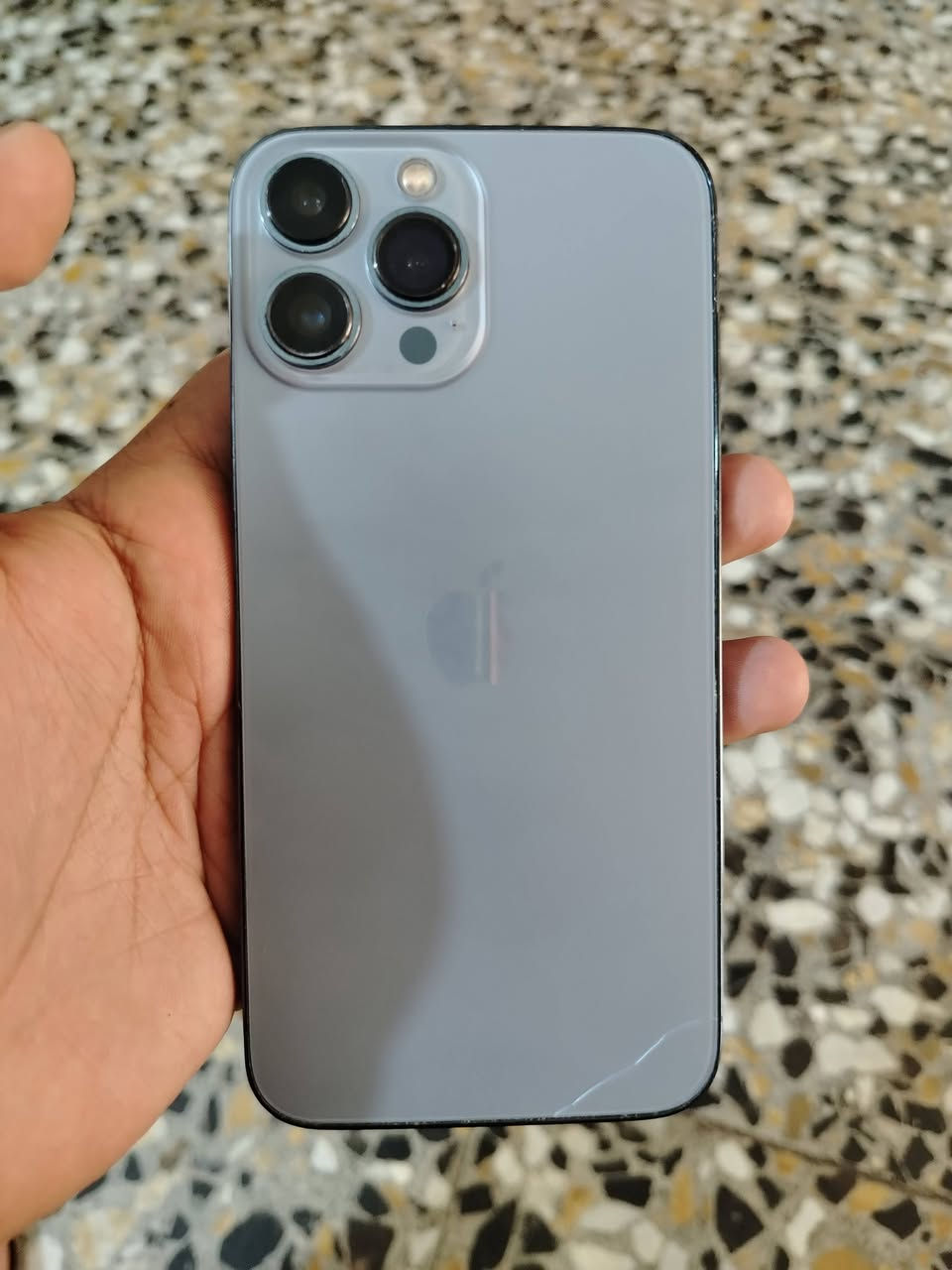 ايفون 13 برو ماكس ذاكرة 256
مبدل بطارية تفصيخ تقرة 81
وضهر مبدل وبي فطر صغير بالزاوية
والباقي كلة مكفول
***********
السعر 500  او مراوس ب13 عادي مكاني بغداد الجديدة
