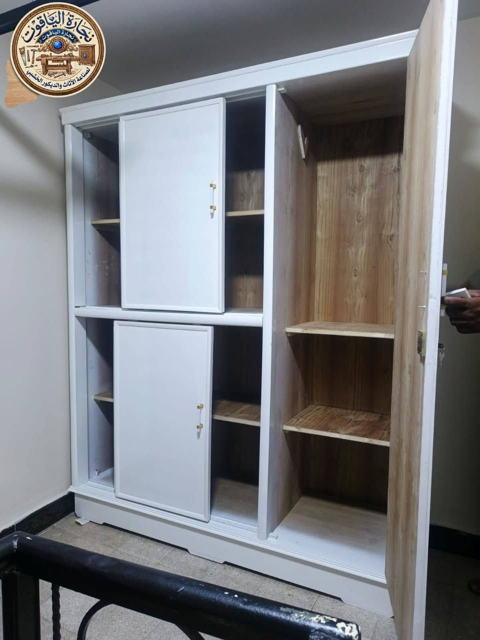 ‏السلام عليكم 
‏
‏نجارتنا غير.. لأن تفاصيلنا هي اللي تصنع الفرق! 😎🔨
‏
‏
‏
‏لو كنت تبحث عن اثاث يجمع بين القوة، السعة، والشكل 
‏
‏المودرن اللي يبيض الوجه.. فأنت بالمكان الصح! 
‏
‏داخل 4ملم خارج 5ملم  
‏ 
‏تحشى داخل حسب طلب الزبون 
‏
‏📌 الهيكل: خشب [ جام ] 
‏
‏📌 الظهر: شغل "جرجوبه" وتقوية كاملة لضمان أقصى 
‏
‏درجات الثبات.
‏📌 التقسيم: مصمم بعناية ليحتوي كل أغراضك من 
‏
‏(رفوف، علاقات، وجوارير داخلية).
‏
‏📌 اللمسة النهائية: صبغ حراري (مطفي أو لمعة) حسب
‏
‏ ذوقك، وبألوان تناسب ديكور غرفتك.
‏
‏💡 ليش تطلب من عندنا؟
‏✅ نضمن لك دقة القياسات 100%.
‏✅ توصيل ونصب سريع ومحترف.
‏( ضمان جوده العمل والمتانه حسب طلب الزبون)
‏
‏لتواصل والاستفسار، راسلنا على رسائل الصفحة ✉️
‏
‏أو اتصل بنا على الرقم: 📞 [***********]
‏
‏📍 موقعنا: [بغداد]
‏
‏[نجاره الياقوت] - نعتني بأدق التفاصيل لراحتكم. 🪵🪚
