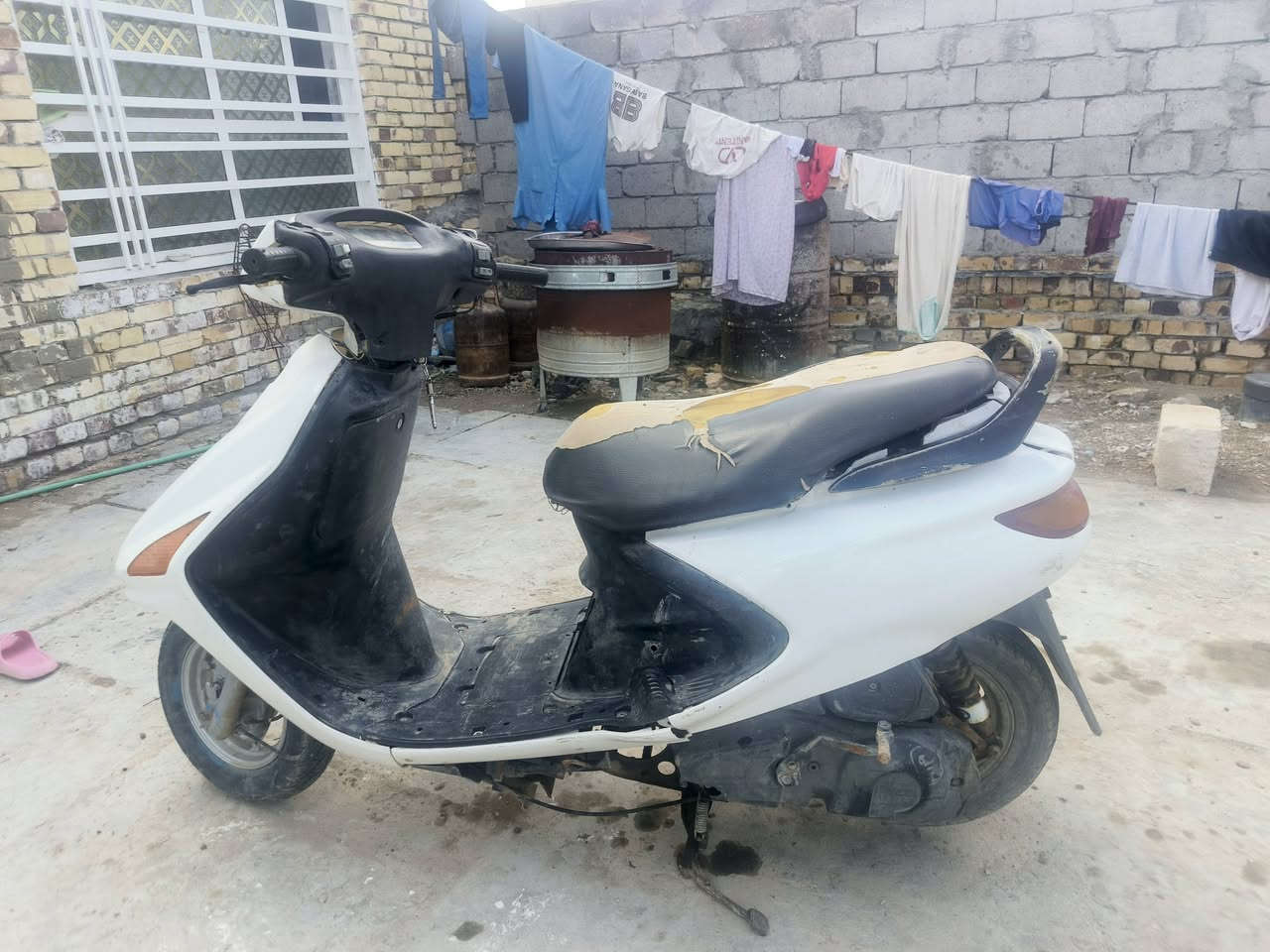 فراشة مراوس بوحده انضف لو ماكس 
لو اربعة كير اوراق اصولي ونطي فرق 
دراجة مبدل بستم ولفات 
شغالة كلشي بيهة 
كاملة مكملة


**إذا كنت صاحب هذا الإعلان وتريد حذفه لأي سبب، رجاءا أرسل رسالة إلى الدعم الفني**