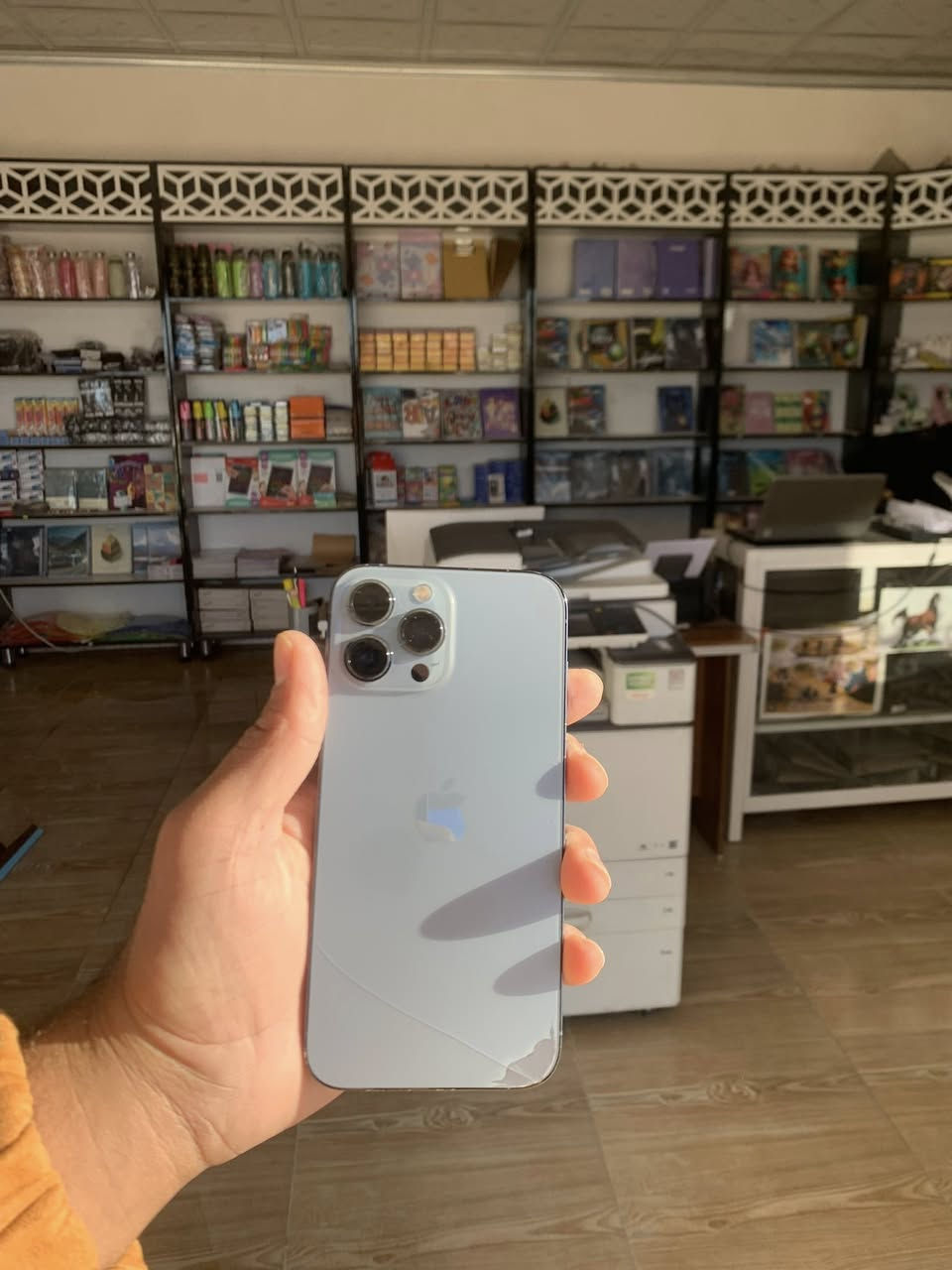 السلام عليكم من رخصة الادمن
آيفون 13برو ماكس
ما مفتوح 
ذاكرة 256
بطارية 🔋 95
بي ضهر مفطور 
وخدش بل شاشة فقط 
كلشي شغال السعر 550
للتواصل علا الرقم ***********
