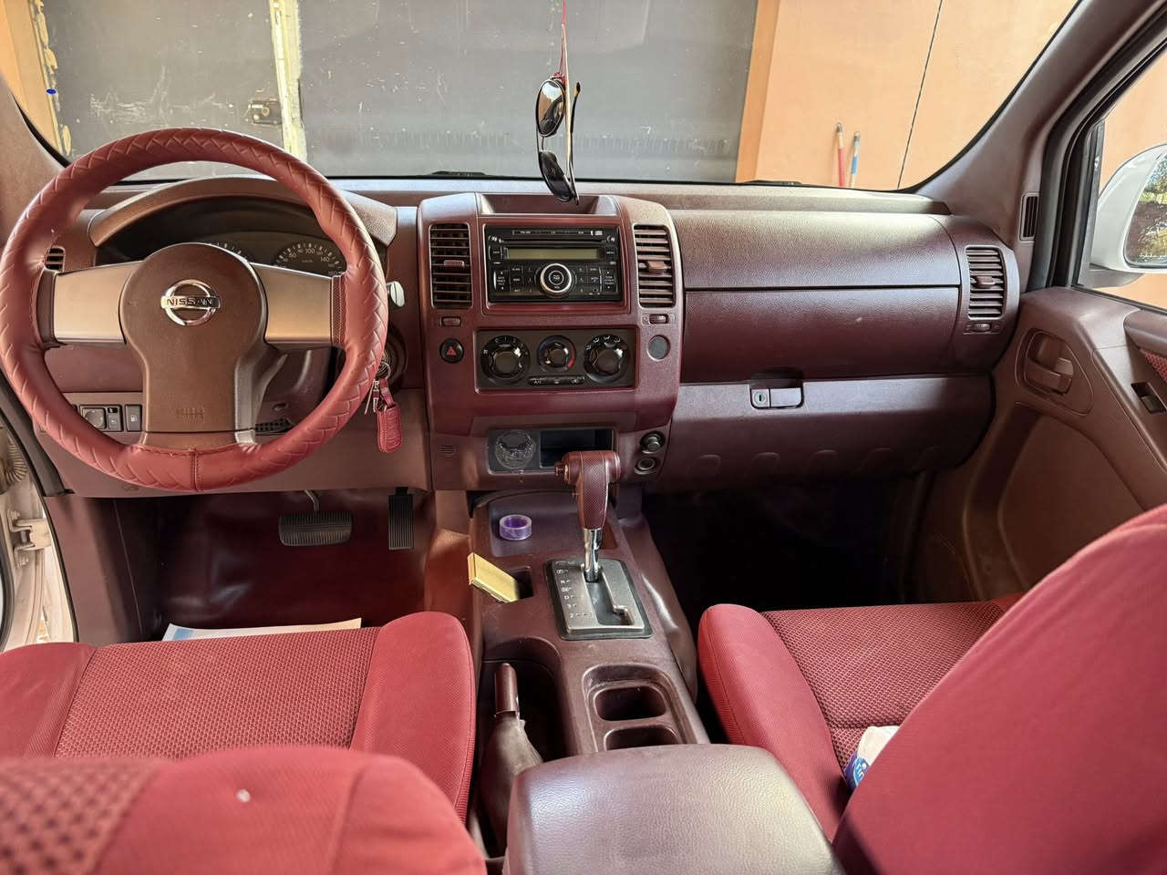 سلام عليكم لبيع نيفارا موديل ١٤ بغداد بسمي سيارة جديده محرك ممفتوح كفاله من كاشي سبير مانزل دبل  سويج شركة  ماشية ١٣٥ متعهد على الفحص بابل جبله *********** سعر ١٤٥  ورقه وبيها مجال ل العشاق
