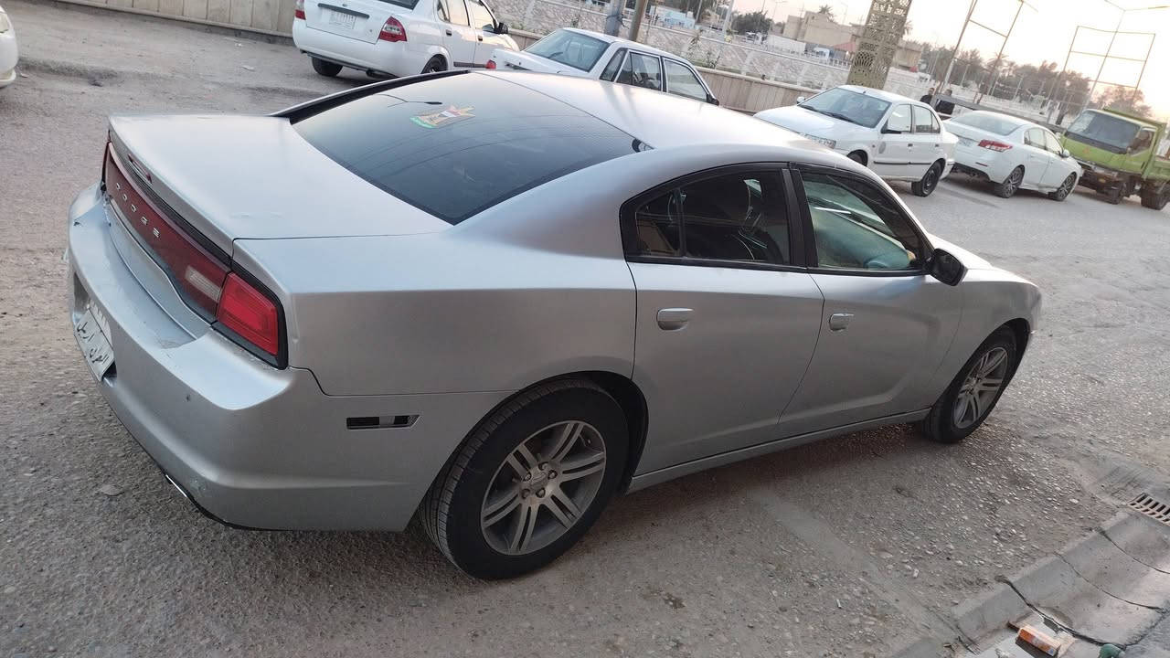 السلام عليكم جارجر 11 رقم اربيل ابو السنويه جاري البسمه السياره بيها جاملغ امامي ايسر فتح بدون ضربه والبنيد تقسيم بعد مابيهه السياره جاهزه مكينه كير تايرات كله جديد السعر ب118 
***********
