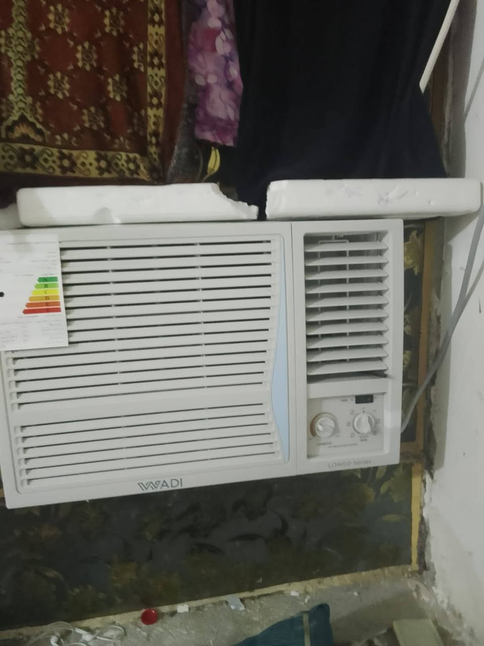 السلام عليكم مكيف جديد للبيع صارله عشر ايام مشتغل شركه الوادي ضمان بي 5سنوات نضافه 99/100 السعر 450الف بيه مجال بسيط الشراي يخابر بخدمتكم ***********
