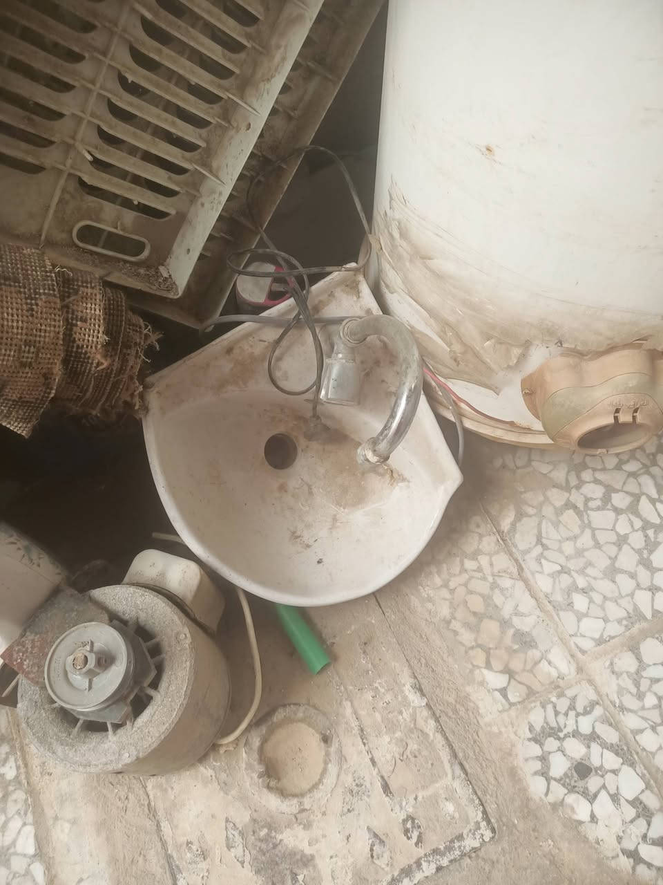 عندي مغاسل ثنين وحده جبيره وحده صغيره وبيبان مال مبرده بلاستك عدد 3 للبيع مبرده كفيره شغاله بس يرادله حلفات وغطاس والله محتاجه اريد ابيعهن واشتري مبرده


**إذا كنت صاحب هذا الإعلان وتريد حذفه لأي سبب، رجاءا أرسل رسالة إلى الدعم الفني**