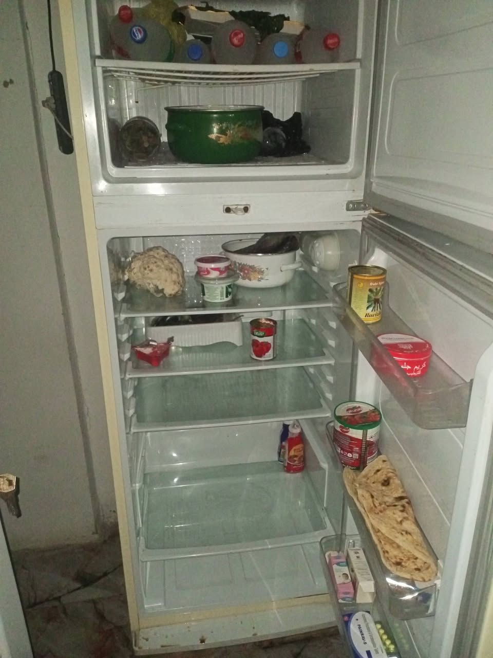 للبيع شرط نضافه 100/90 عنوان موصل جانب الأيمن شارع فاروق القديم سعر ثنينهم قفل بدون معامله 250🔒 تواصل عل خاص واتساب ***********
