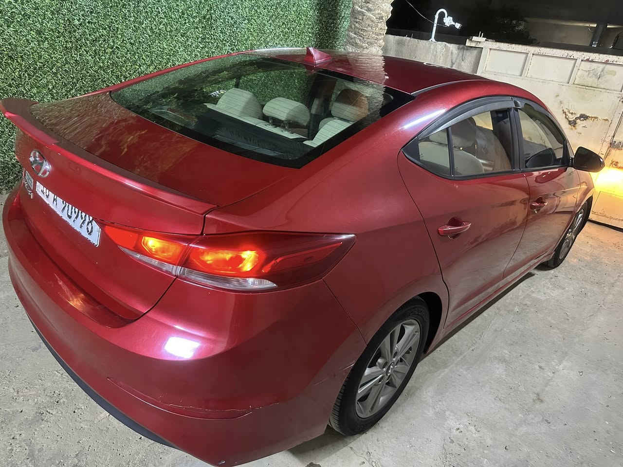 السلام عليكم..
النترا وارد امريكي ٢٠١٨ فوول بصمة فتحة رادار جانبي صندوق ذكي وباقي مواصفات الفول معروفة.
السعر ١٢٥ ورقة وبيها مجال بسيط.
الحادث شي خفيف حتى الايرباك سليم والراديتر همين سليم.
بالعراق طخيتها بالدنكه مال الكراج وبدلت الجاملغ اللي نفسه جان مصلح وصار بارد بباب السايق وصور الحادث مرفقة بالمنشور.
ماشية ١٢٩ الف ميل.
ملاحظة: امانة الله السيارة على ايدي اني مستوردها ومسويلها ادامة كاملة ع المحرك والكير ومنظومة البانزين ٣ مرات يم شركة الحسام ويم مركز فلتر وكل ادامة لا تقل عن ٣٥٠ الف دينار حتى مي الراديتر ابدله بين فترة وفترة وكلش مهتم بالسيارة واي خلل بيها ابدل بقطعة اصلية. كير ومكينة وكهربائيات كلهن انطي بيهن ضمان ما مفتوح ولا ومصلح شي بيهن.
الصور حقيقية مو فلتر
مكان السيارة بالحلة
***********
