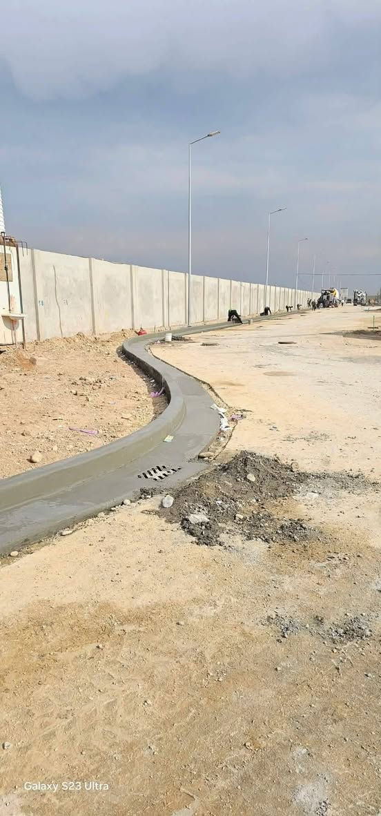 جاهزين
*صب أرصفة وبردورات بأدق التفاصيل*  
استقامة نظيفة + ميول مضبوطة + شغل يبيض الوجه  
للمنازل والمجمعات السكنية  
*اتصل الآن: ************

