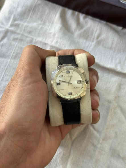 ساعات للبيع شلع 
عدد ٢٤ ساعة 
سويسري/ روسي / ياباني 
توماتيك  
تكويك
بطارية
ساعات كل اصلي
للتواصل /***********
يوجد توصيل لجميع المحافظات
