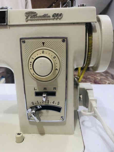 مكينة خياطة نوع براذير ياباني نظيفة جداً استخدام قليل 👍
مع ميز ارضي قياس ٥٠*١٢٠ سم
سعر ١٩٠ الف 
مكاني كربلاء
للتواصل 
‭٠٧٧١ ٦٧٥ ٨١٧١‬
