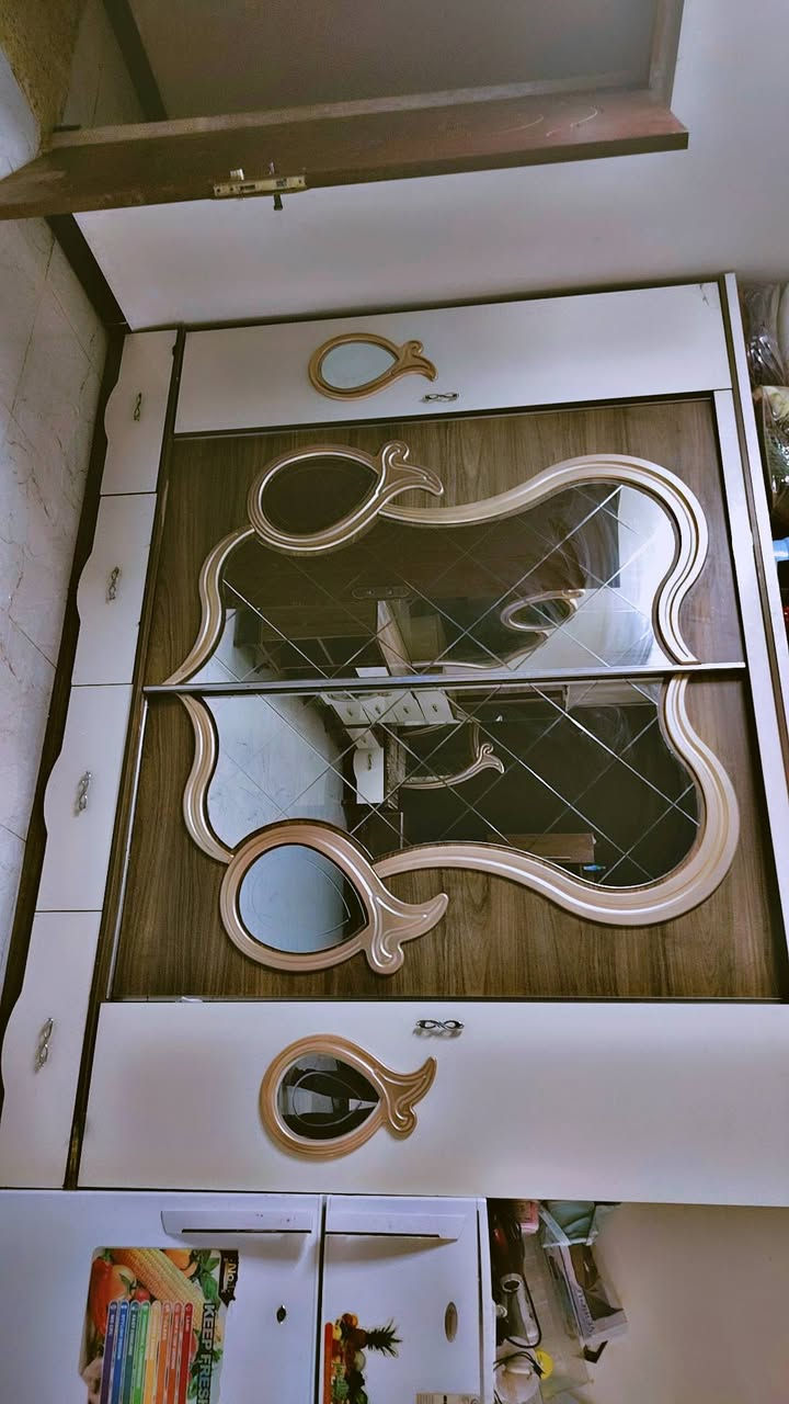 سلام عليكم غرفه نوم 4 قطع للبيع تركي قيم واخذ
***********
