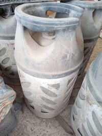 قنينة بلاستك • فارغة