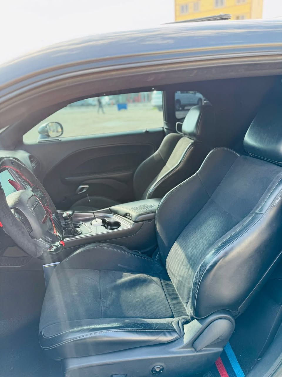 سلام عليكم
جالنجر 2018 sxt plus بلاك توب
فول فول 
حادثها جامغ وبنيد ب امريكا وهنا صاير بجاملغ السكن هم صبغ يعني 3 قطع 

بدون دواخل
المواصفات
فتحة سقف 
نقطة عمياء
Oto stop P 
كشنات تدفئة وتبريد 
نضام سبورت  
ونضام سوبر بتراك
تشغيل عن بعد 
شاشة جبيرة وتدعم كار بلي
تحكم ستيرن كهربائي 
ويل 20 بلاك توب
قياس سرعة 0-100
0-160
4 تايرات جديدة
ناقصها بس صدر امامي 
سعرها. 152قفل 🔒🔒
مكان كركوك
رقم *********** واتساب هم  بيها
