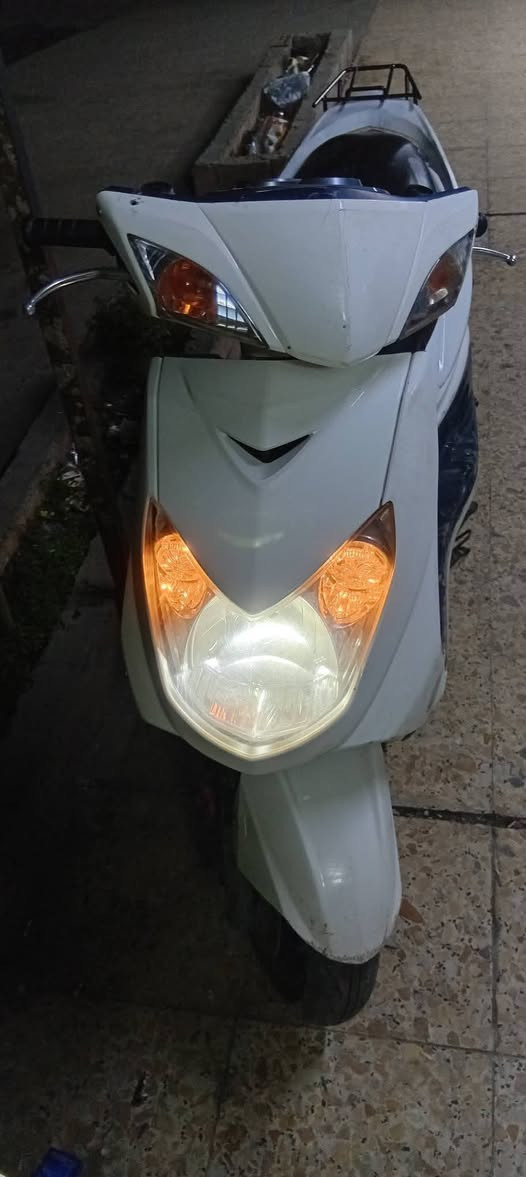 السعر 500 قفل لا تعبني يحتاجلها كلچ خلفي دراجة مفتوحه ممفتوحه ماعرف يشهد الله عنوان بغداد كرادة 
***********
