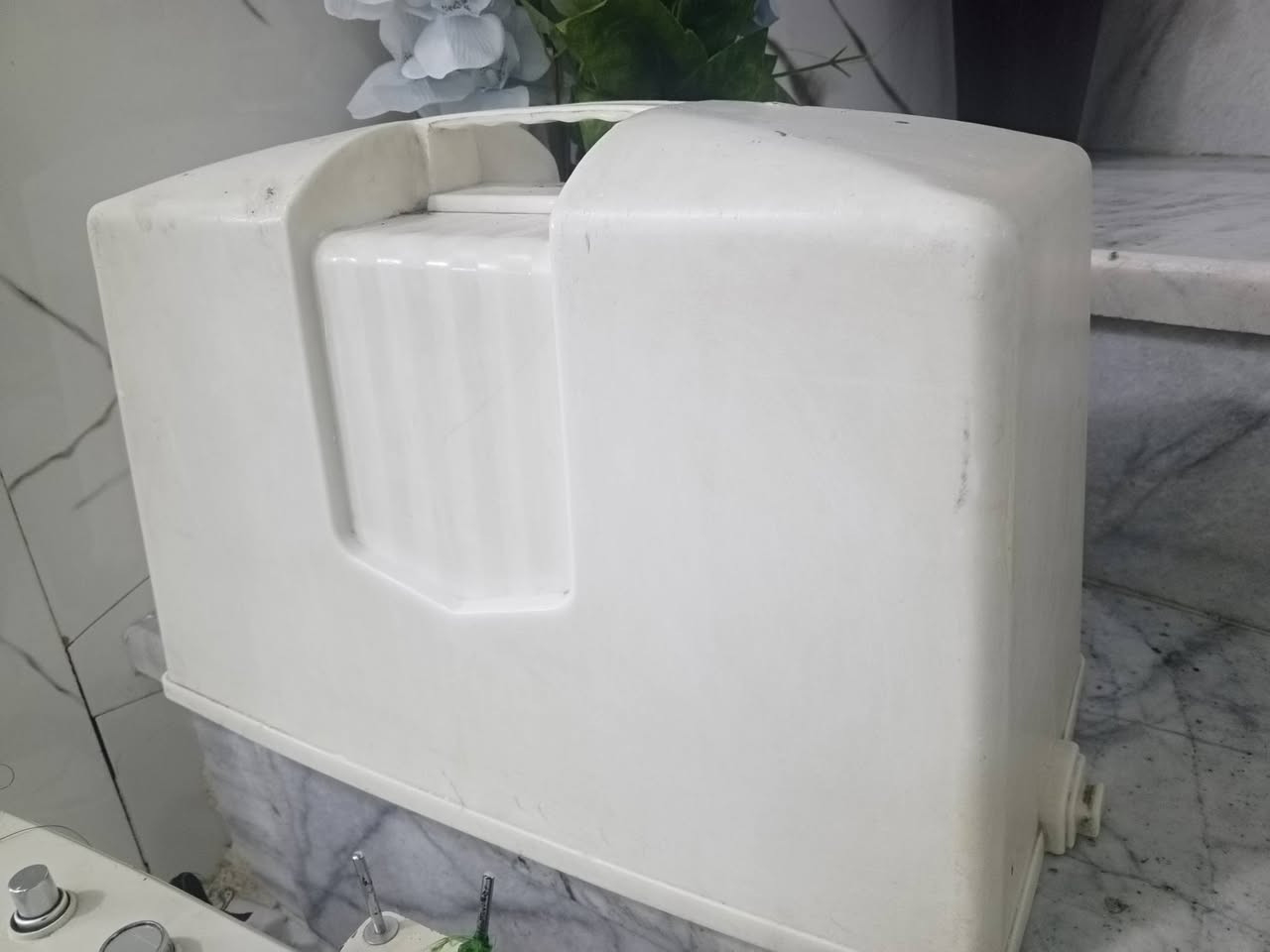 السلام عليكم مكينه خياطه للبيع
شغاله نضيف ما ناقصه اي شي السعر 150 وبيه مجال 
الاتصال  *********** واتساب فقط
