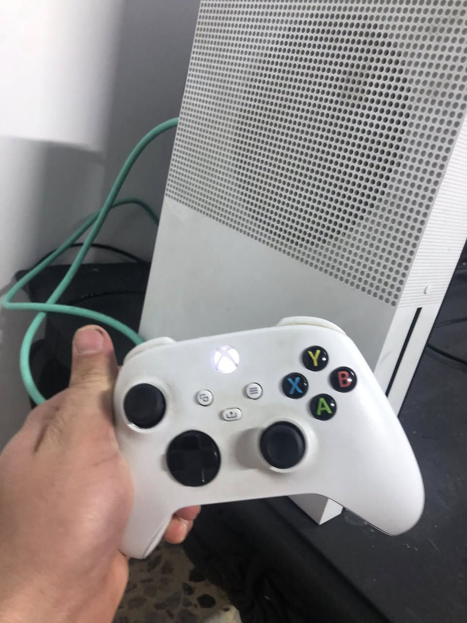 السلام عليكم للبيع او مروس اكس بوكس ون اس ذاكرا واحد تيرا1000كامل ملحقات بي العاب بل صور مبين السعر 170وبي مجال للستفسار اتصل ***********عنوان موصل ايسر حي المزارع خاص مفتوح
