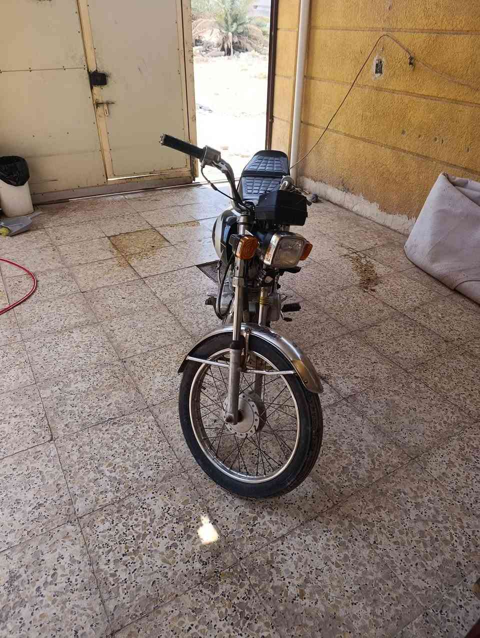 يا الله للبيع اوراق (أصولي)موديل ١١بيها نواقص قليله مثل جبنه مال نمر وبربرينات مال لويل لامامي ول ماشه لخلفيه  سعره ٥٥٠وبيه مجال ***********
