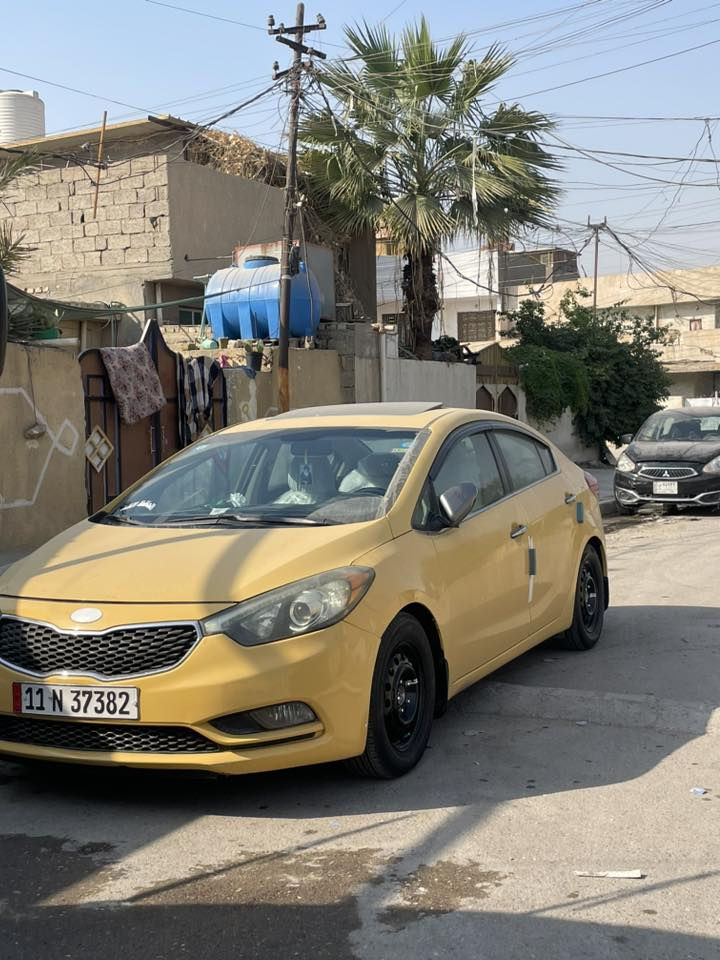 سلام وعليكم للبيع فورتي موديل 2015 /السيارة فول مواصفات 1/1
سيارة مكفولة من اي دبديل
مكينة وكير كفالة
وارد امريكي ضربتهة بجاملغ لايمن امصلح  عل بارد وحافة البنيد فقط سيارة تخم تاير وتخم ويل صدر امامي خلفي تانكي بانزين جديد 

مكينة 2000 جي داي ماشية 155

السعرر  115وبيهة مجال قليل 

رقم الهاتف ***********
