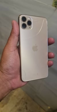 ايفون ١١ برو ماكس ذاكره ٢٥٦ بطاريه ٧٥ مداخل صيانه ابد ماستر مع الكارتو...