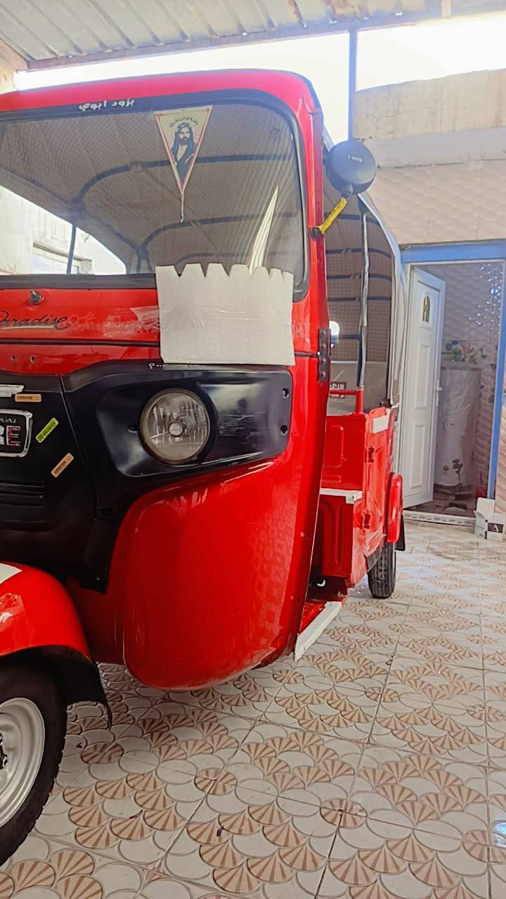 السلام عليكم تكتك للبيع رقم وسنويه بصره تحويل ثاني يوم موديل 2022 شهر 9 محرك كفله الكشر  كفله من الصبغ ولمعجون بي بس بارد الموضح بالصورة مكان ناصرية سوق الشيوخ رقم الهاتف *********** للستفسار
