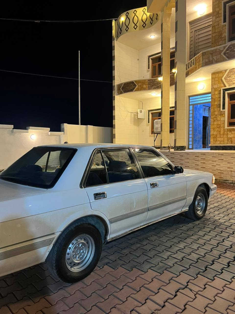 السلام عليكم
سيدان لون ابيض موديل 90
محرك ففيتي 2500 اسود جديد
صدر جديد
تواير طخم جديد
تبريد ثلج 🥶
كهربائيات كلها شغاله
داخل الغرفه ازرق نيلي جديد
السياره ماتصرف عليه كلشي  جاهزه
السعر 60 وبيها مجال
شرط التحويل شرط التحويل
للاستفسار ***********
