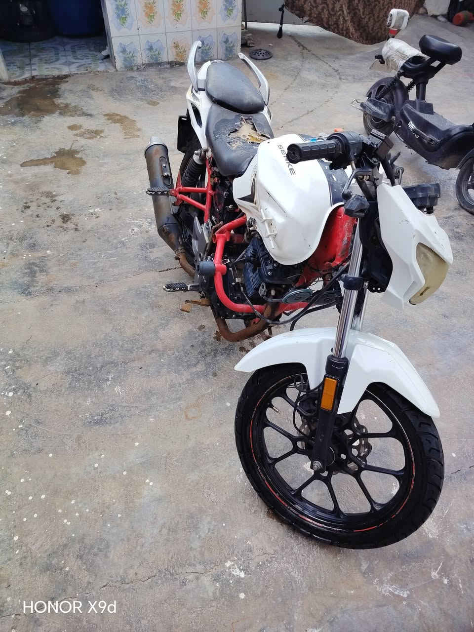 سلام عليكم
للبيع ماطور كايدن
موديل2018 محرك150
نقص صفاحيات او قبق مال لايت ماطور كله شغال من سلف هندر لايت عالي ناصي هورن كله شغال اي نقص مابي محرك بلادي
سعره300 ابو بي مجال
ستفسار ***********
