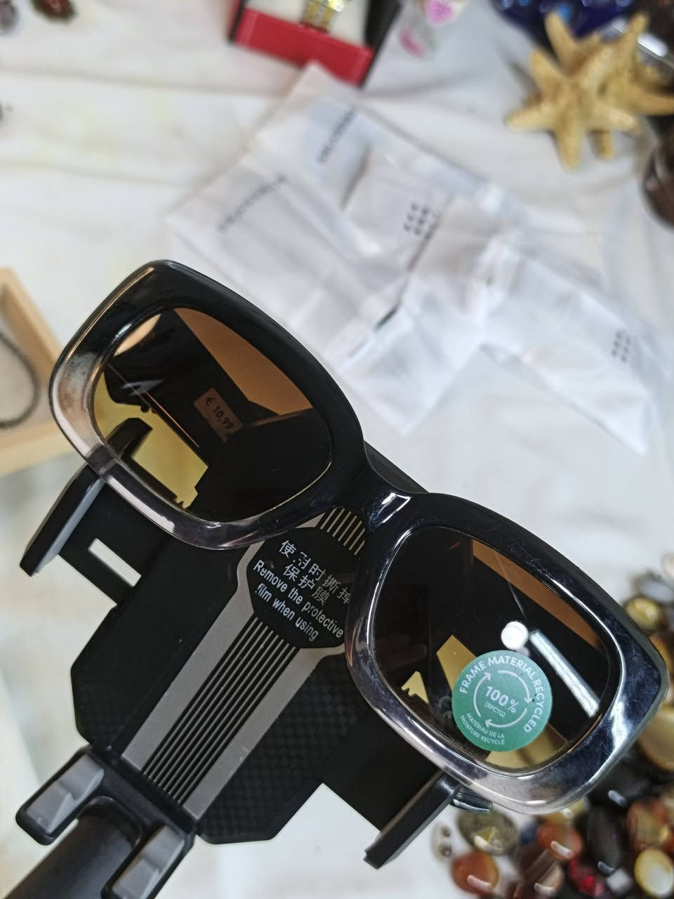 أكثر من ١٠٠قطعه كلهم ماركات طلعن با أمازون سعرهن مناسب للاستفسار ***********
