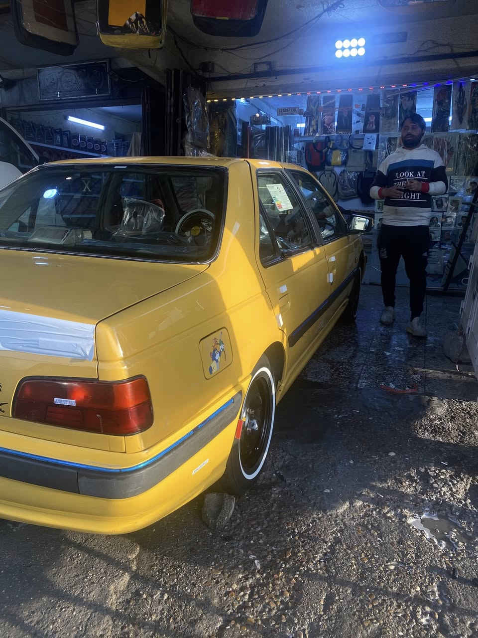 السلام عليكم 
بيجو بارص 2015
رقم بغداد نكليزي السنويه28
كير ومكينه وتبريد وتدفئه مكفولات تخم تاير جديد صدر جديد داخل كله جديد ماشيه 176حقيقي السياره كفاله بيها بس بنيد مبدل اثر رصعات وعندي القديم شرط السونار العنوان بغداد البياع 
السعر 49وبيها مجال قليل 
***********
